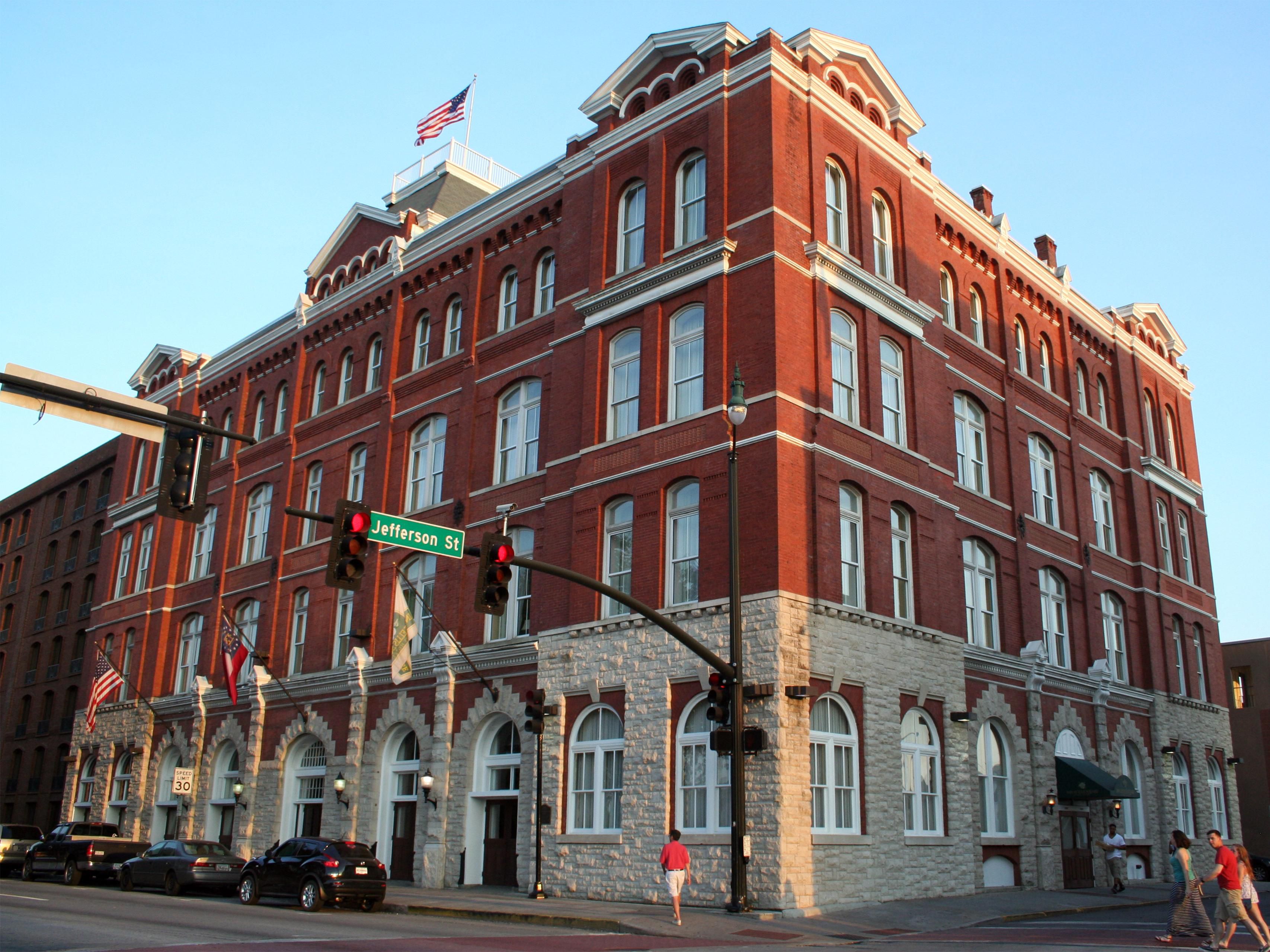 Hotel Indigo Savannah Historic District Exterior