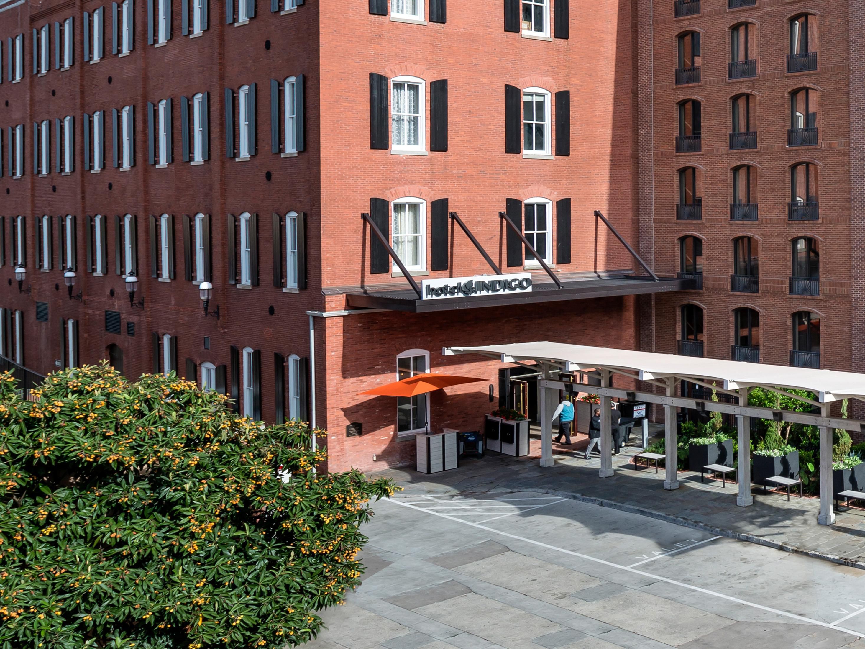 Hotel Indigo Savannah Historic District Main Entrance