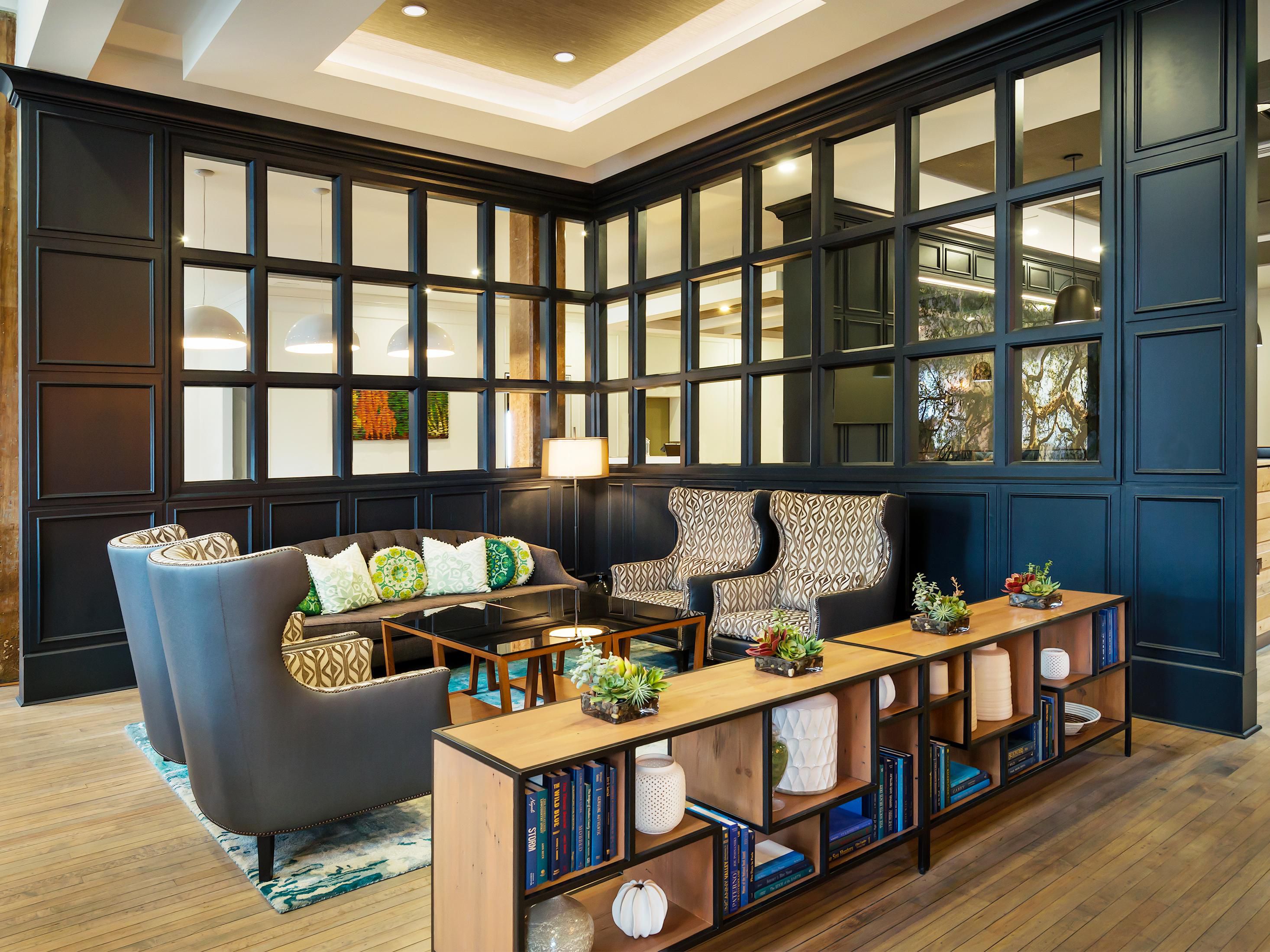 Welcome to Hotel Indigo Savannah Historic District!