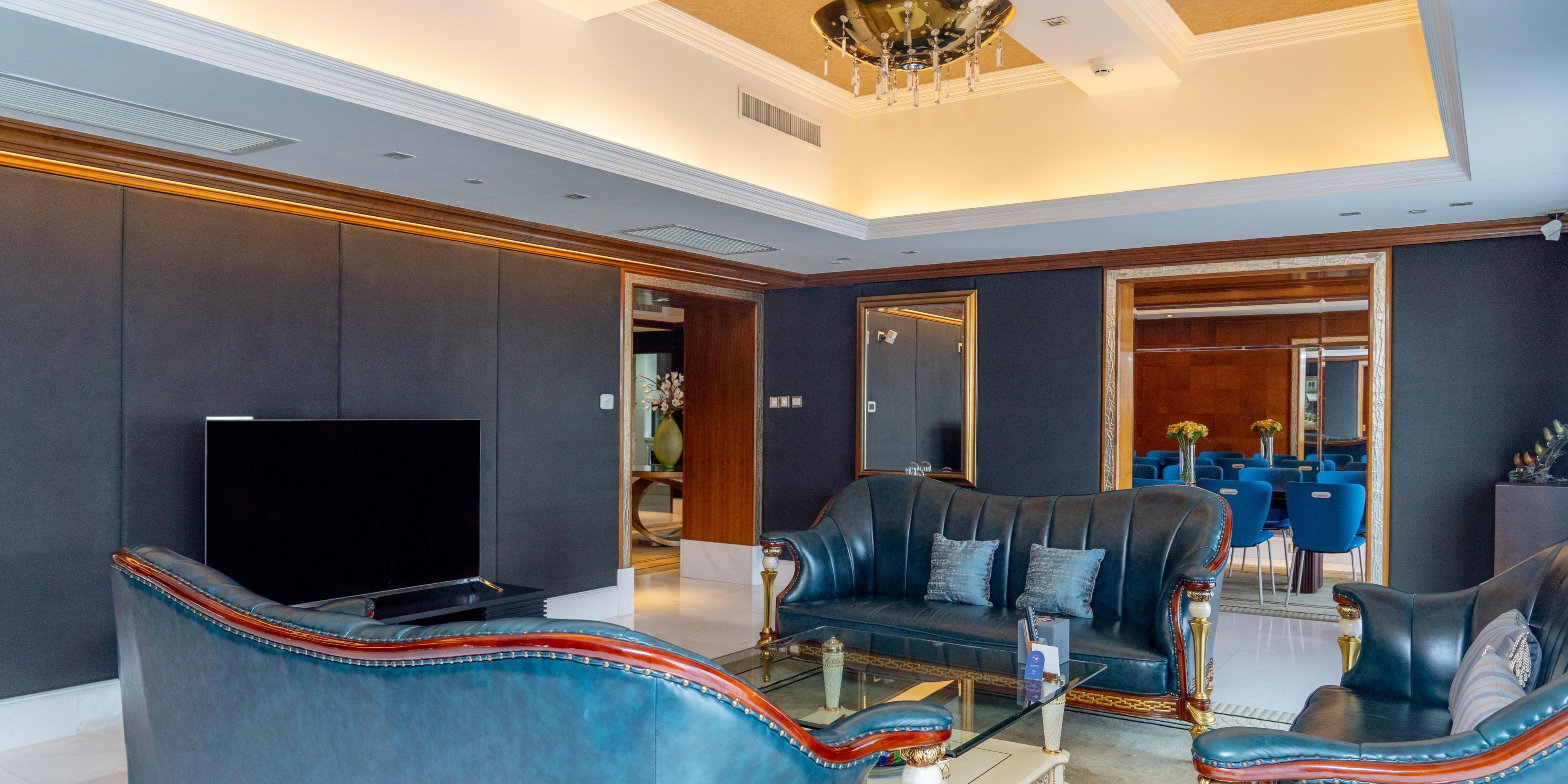 1 King 2 Twin 2 Bdrm STE Lv Dn Area 