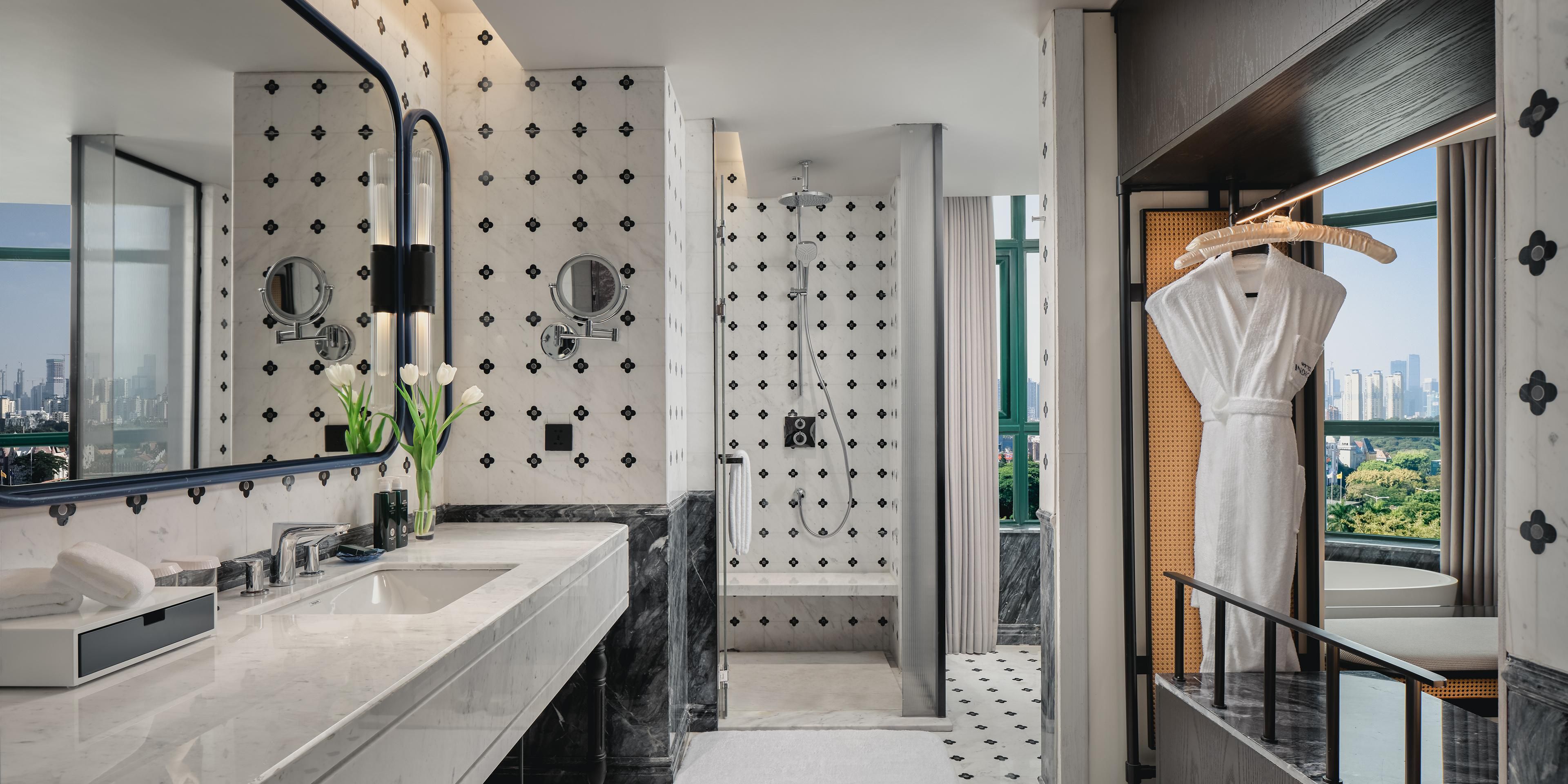 1 Bdrm STE Lv Area Powder Room Bathroom