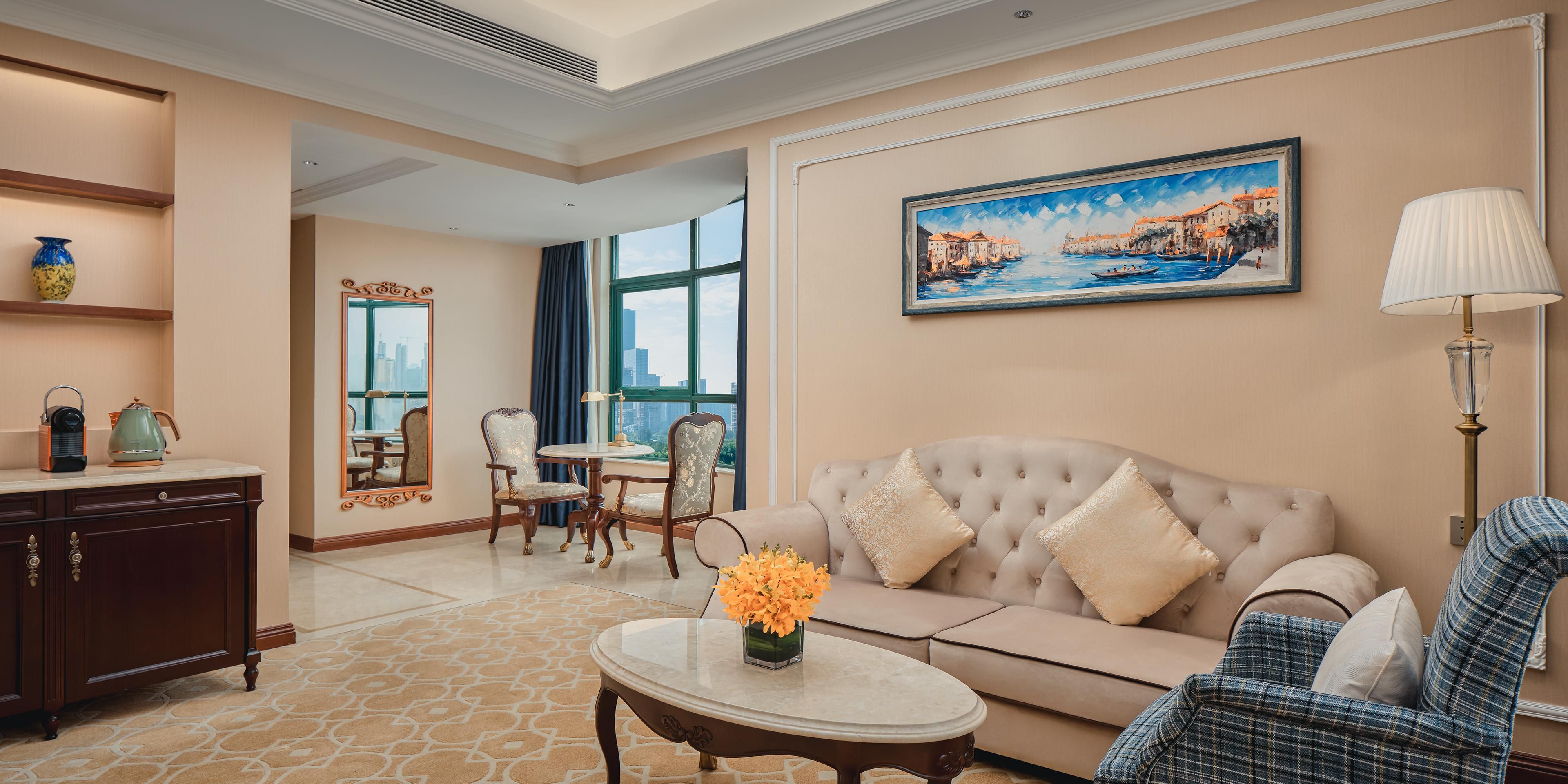 1 Bdrm Suite Living Area