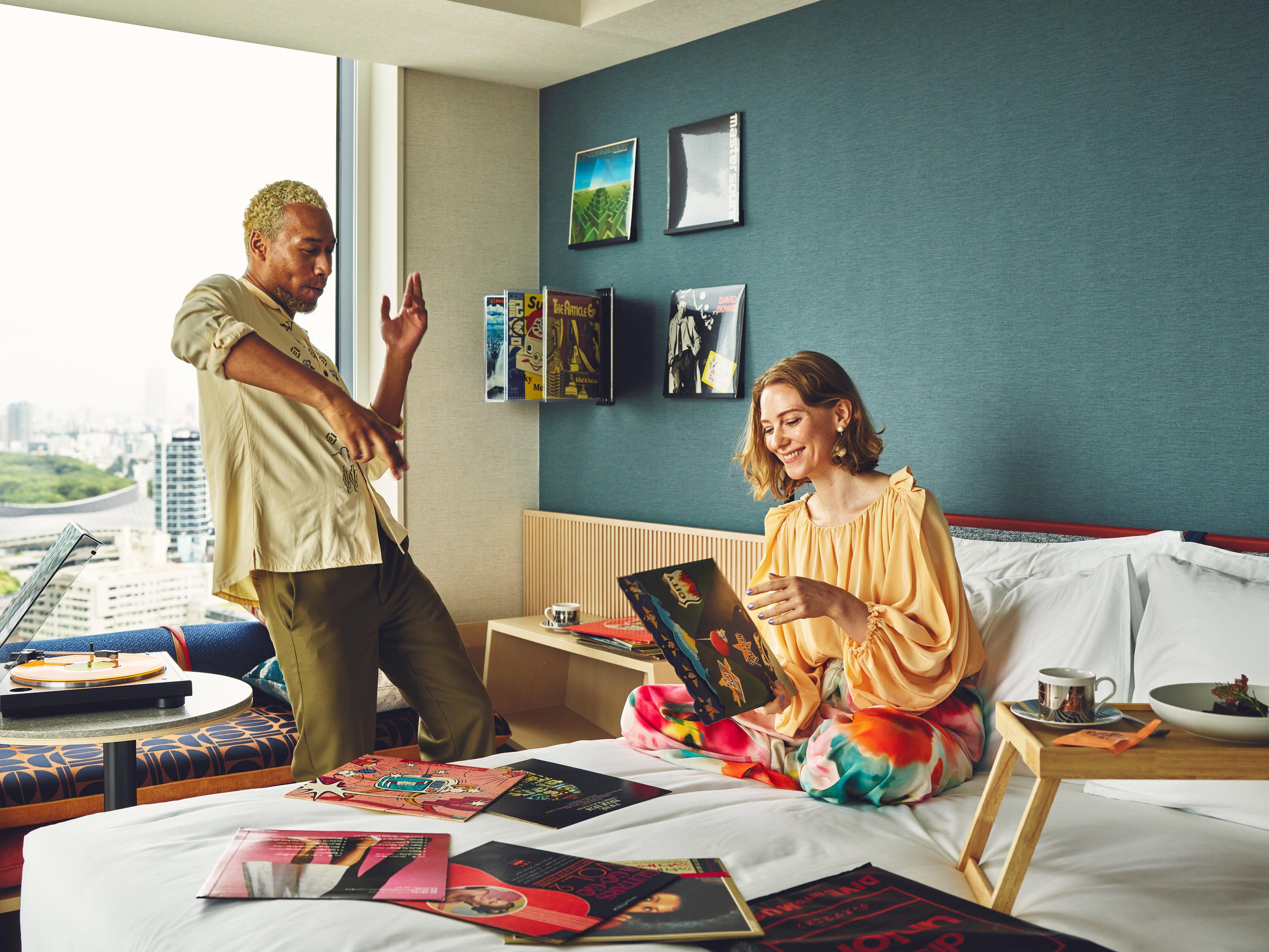 The more than 2,100 records in the hotel are carefully selected one by one. You can request a player to experience the records in your room, and feel the story behind each piece of music in your our way.