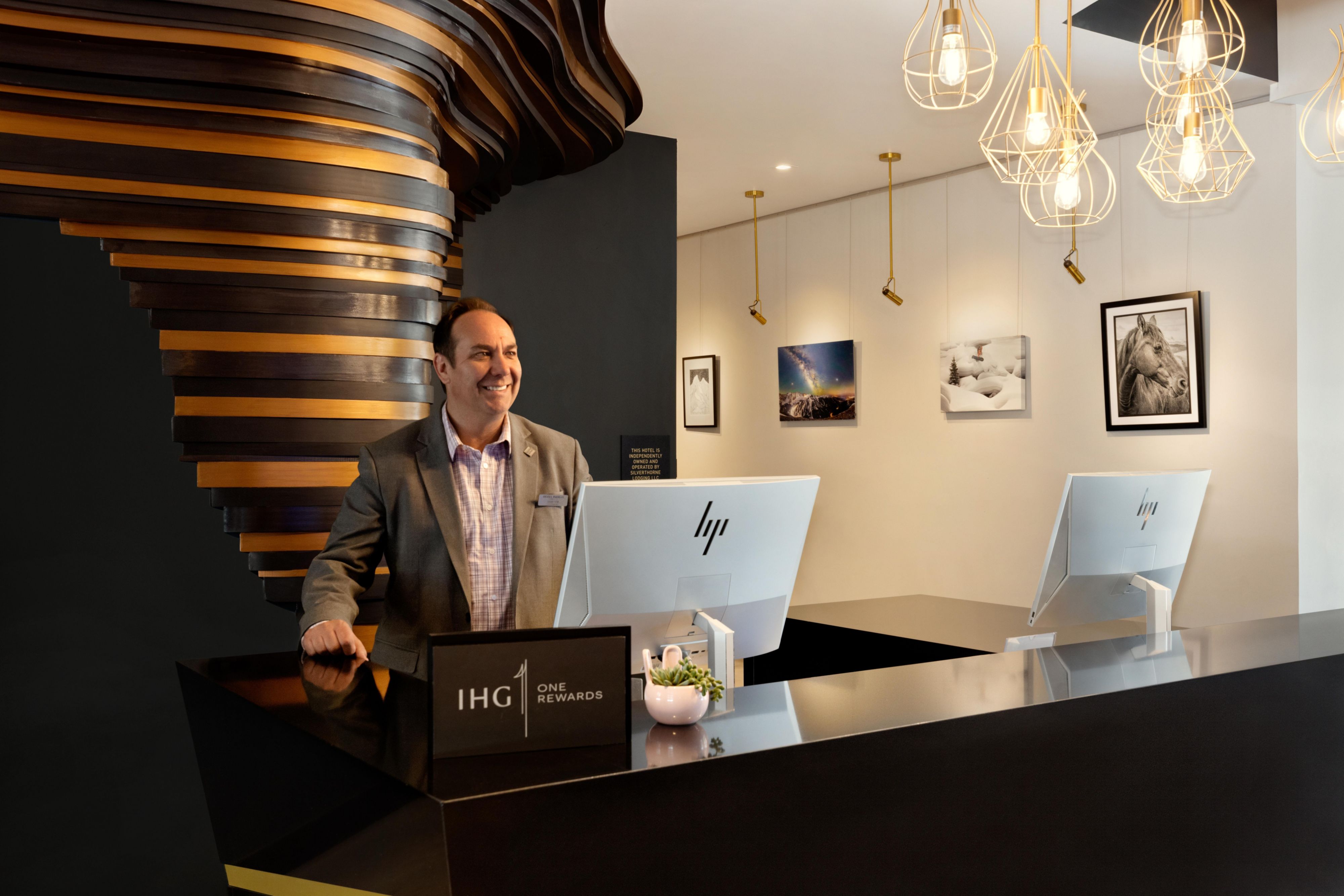 Get a complimentary beer or wine every evening from 3 to 5 p.m. at our Front Desk. We want to start your mountain adventure off right with our free happy hour!