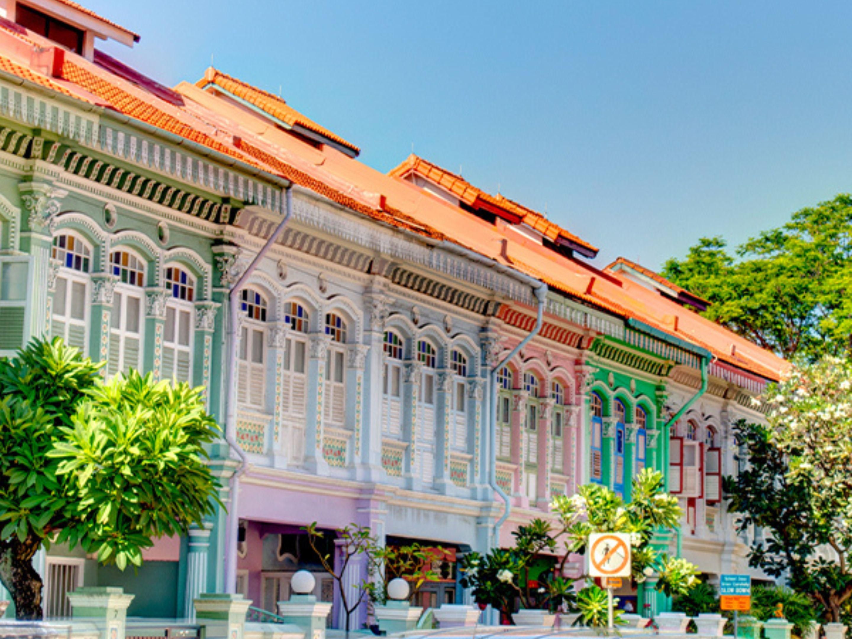 Located at the crossroads of business, leisure, and lifestyle, you're just five minutes away from the new Marine Parade MRT station, 15 minutes from Changi Airport, Changi Business Park, Singapore Expo, and East Coast Park. It’s close to i12 Katong Mall, Parkway Parade, Marina Bay Financial Centre, and Marina Bay Sands Expo & Convention Centre.