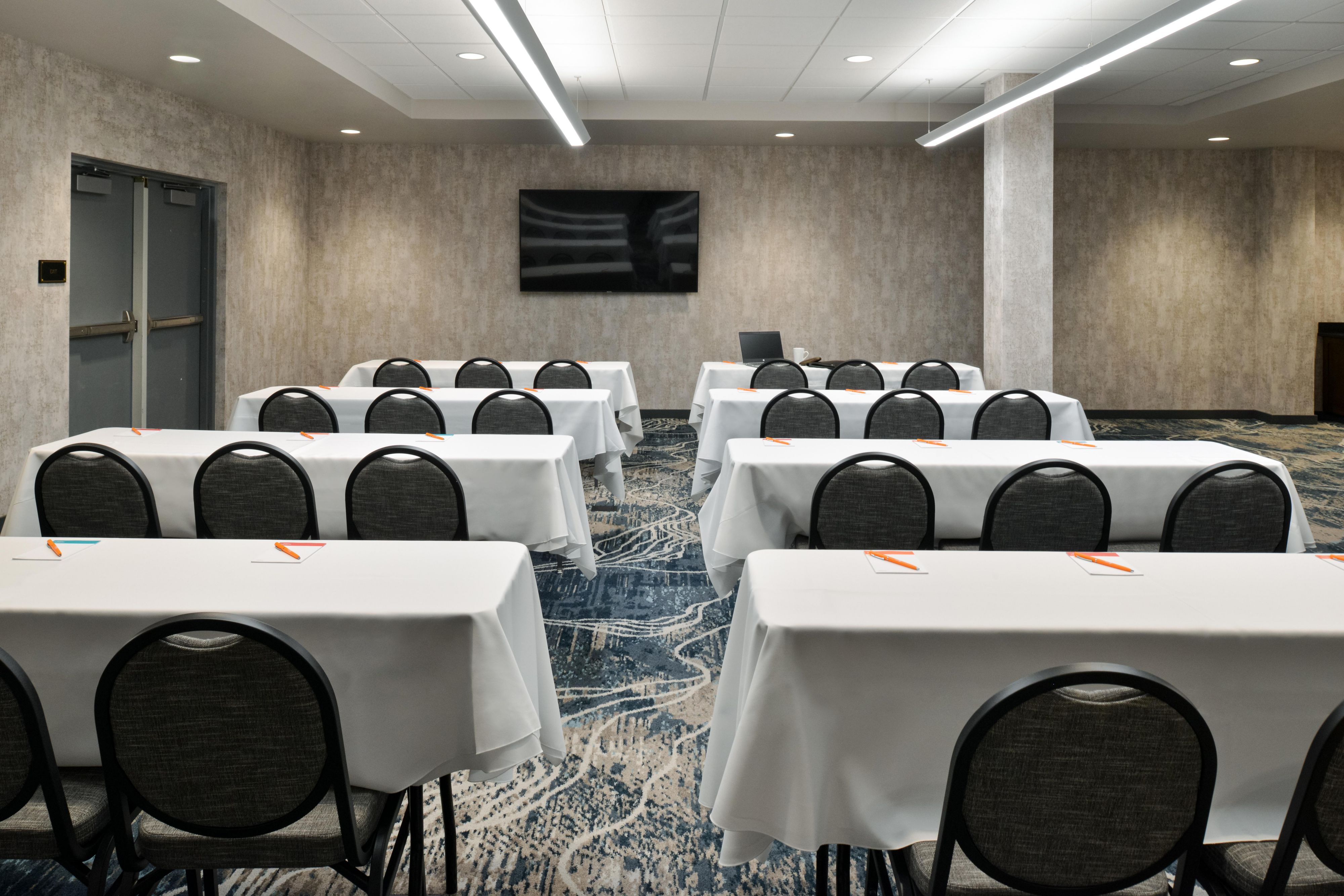 Host your Spokane meeting in our sophisticated Otis Meeting Room. This stylish space offers comfortable seating for up to 50 guests and is equipped with AV, ensuring a productive and engaging experience. Additionally, enjoy the convenience of private outdoor access and onsite catering provided by the Magnolia Restaurant.
