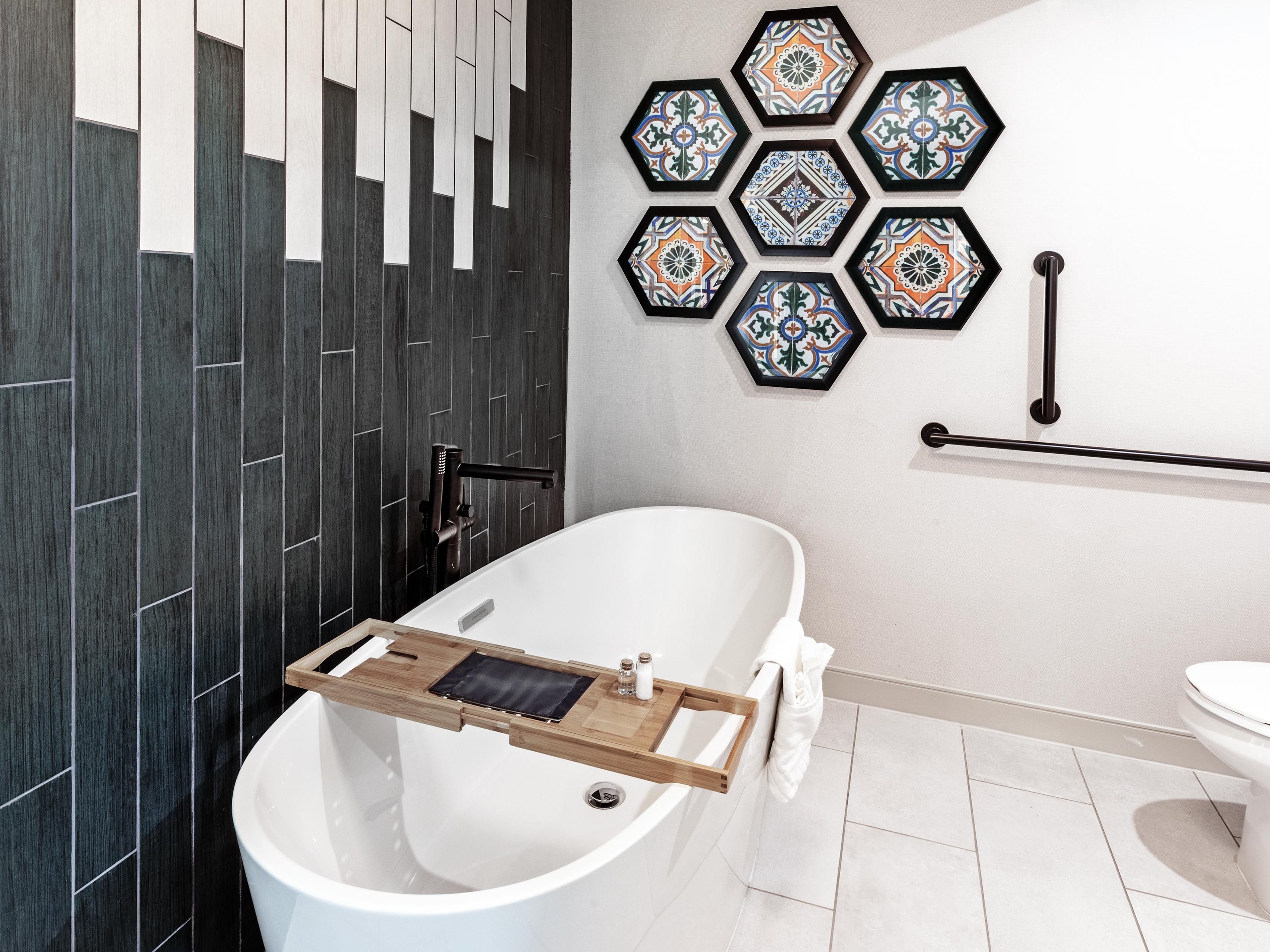 Enjoy a distinctive boutique experience in our luxury suites with a spacious living room, wet bar, separate bedroom, and plush bedding. Pamper yourself in the suite bathroom soaking tub where you can exhale and unwind after a long day of meetings or sightseeing.