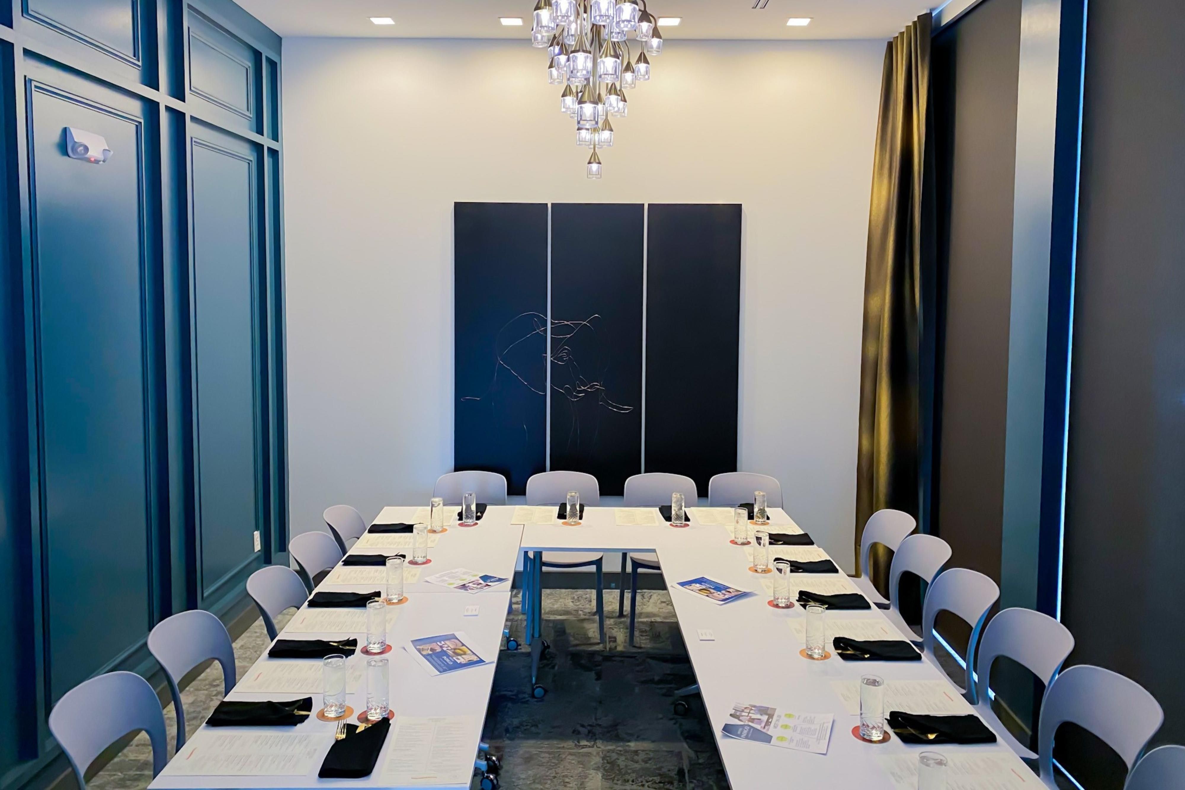 Plan your next event in more than 2,000 sq ft of stylish meeting space in downtown St. Louis. Host social gatherings, conferences, business meetings, seminars, family reunions, micro weddings, & parties in our two venues & rooftop overlooking the city. We also offer spacious rooms & suites for groups, private dining space, & catering services.