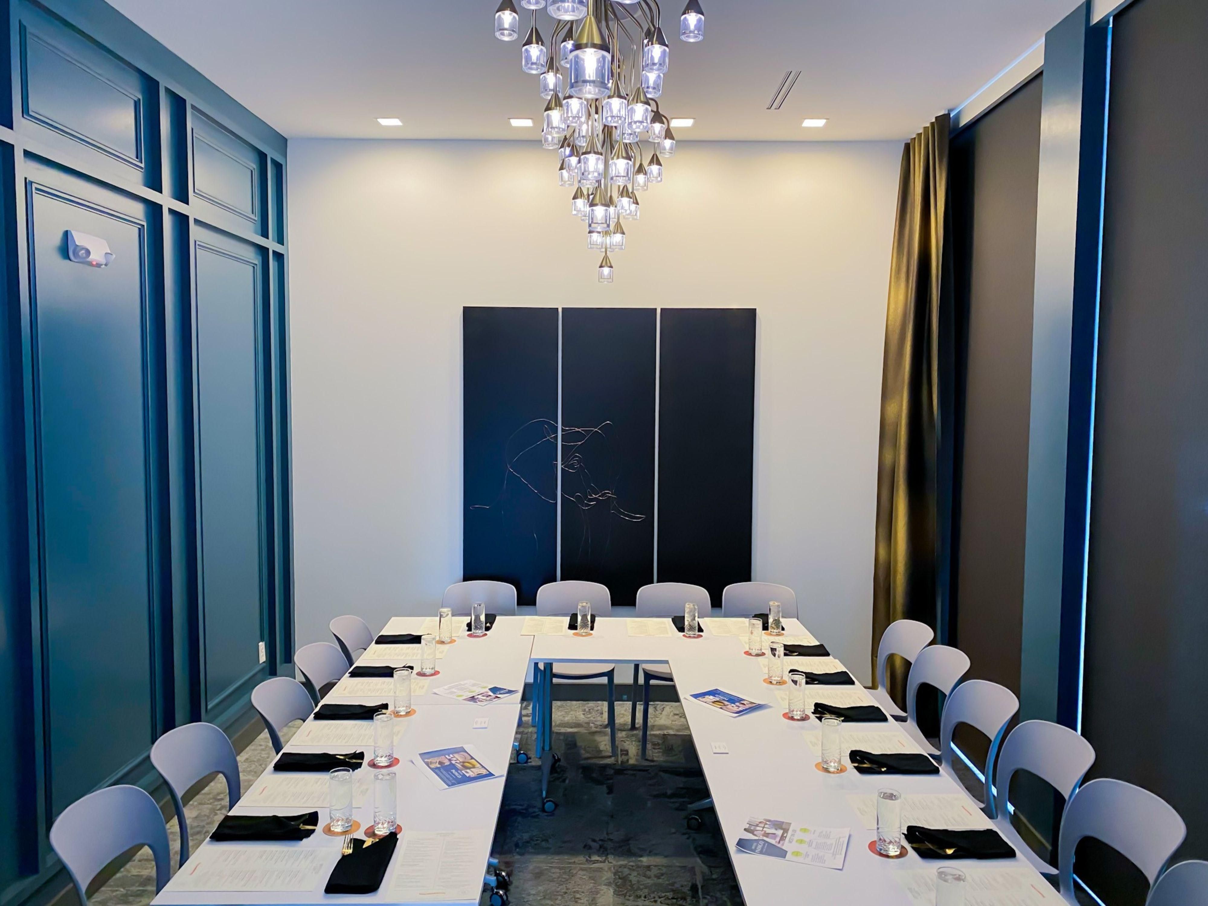 Plan your next event in more than 2,000 sq ft of stylish meeting space in downtown St. Louis. Host social gatherings, conferences, business meetings, seminars, family reunions, micro weddings, & parties in our two venues & rooftop overlooking the city. We also offer spacious rooms & suites for groups, private dining space, & catering services.