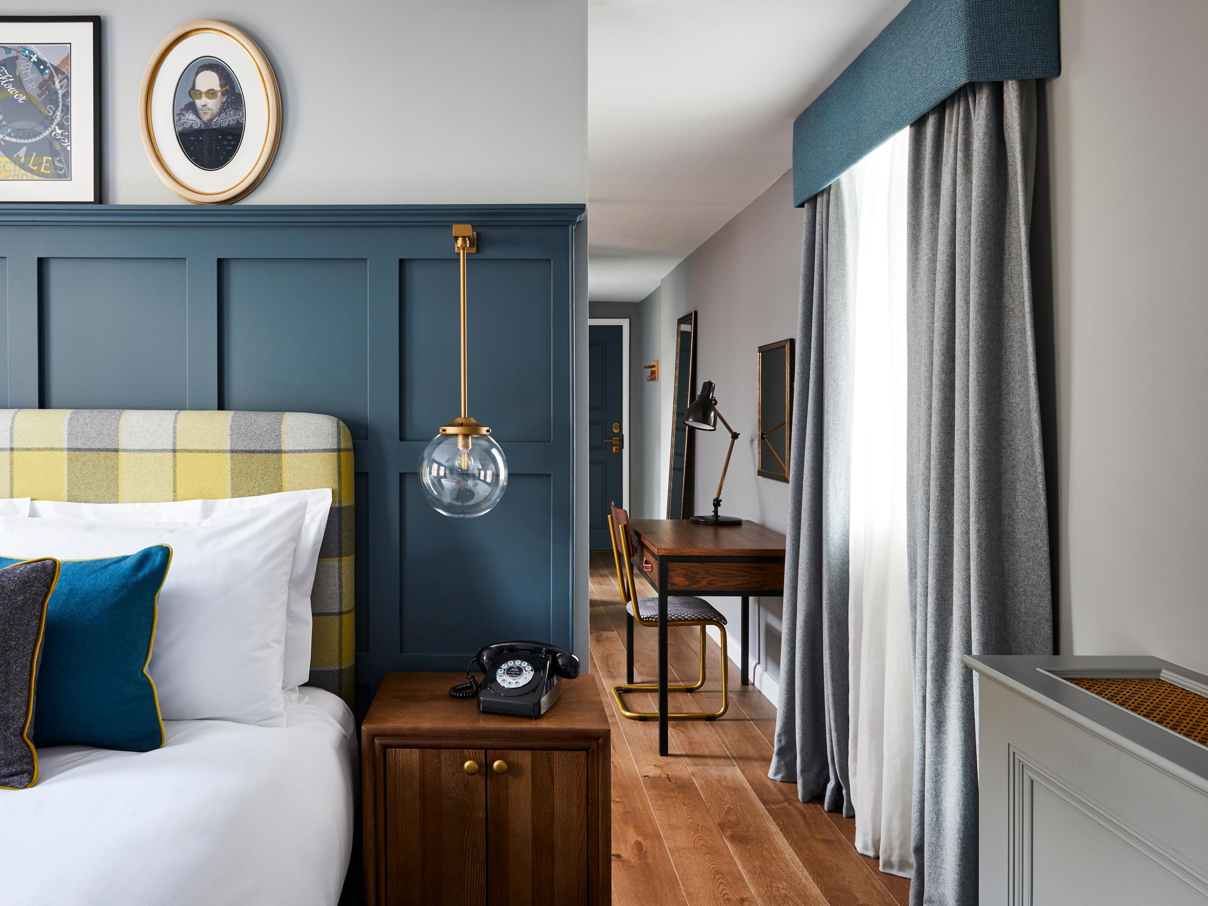 Contemporary Design King Suite Bedroom