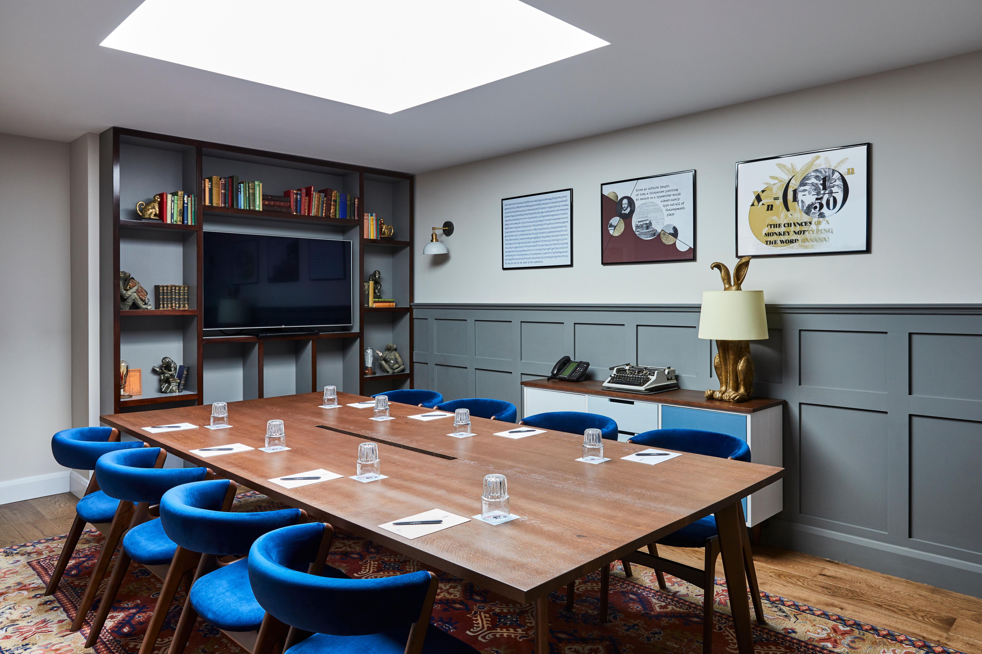 Our Executive Boardroom is perfect for small meetings for up to 12 people. With its own private entrance, all mod cons and plenty of natural daylight. A bespoke meeting space in the heart of Stratford Upon Avon, plus, earn IHG Business Rewards each time you book.