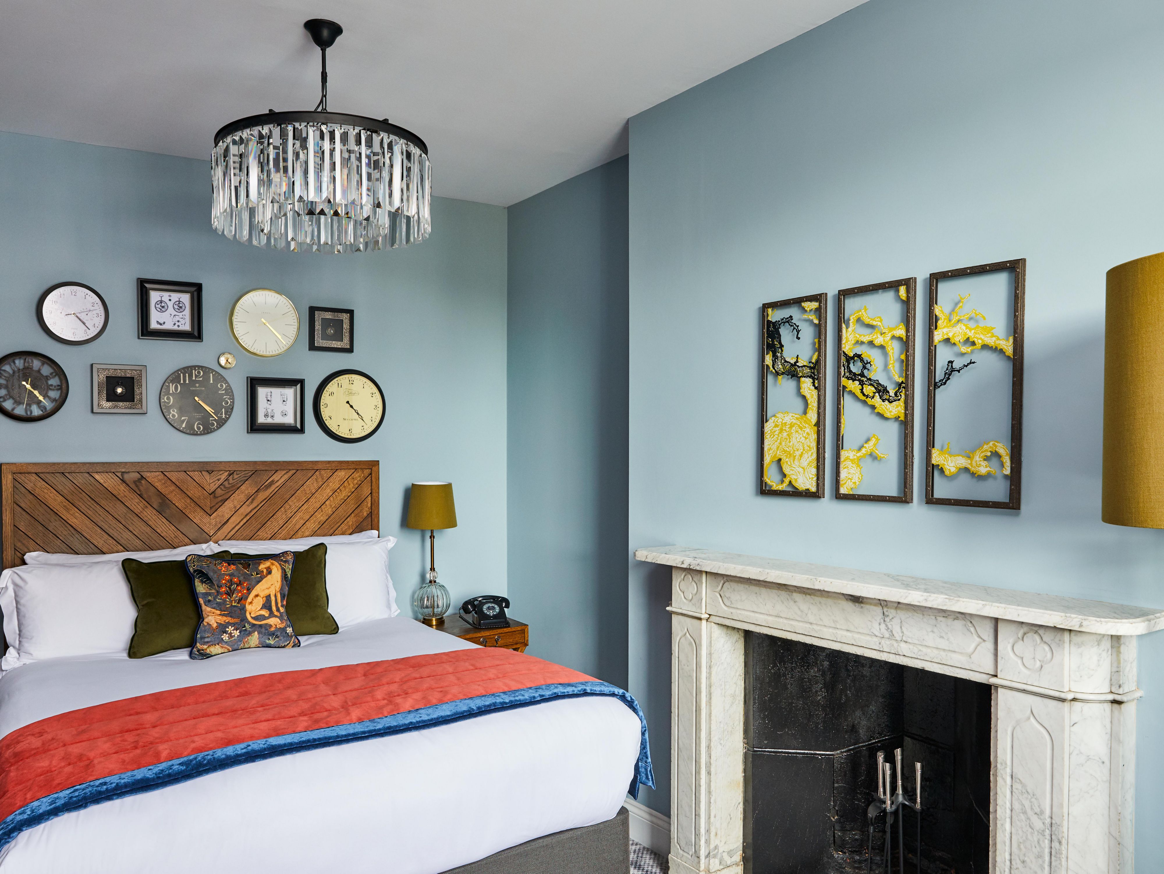 Queen Standard Georgian Design Bedroom