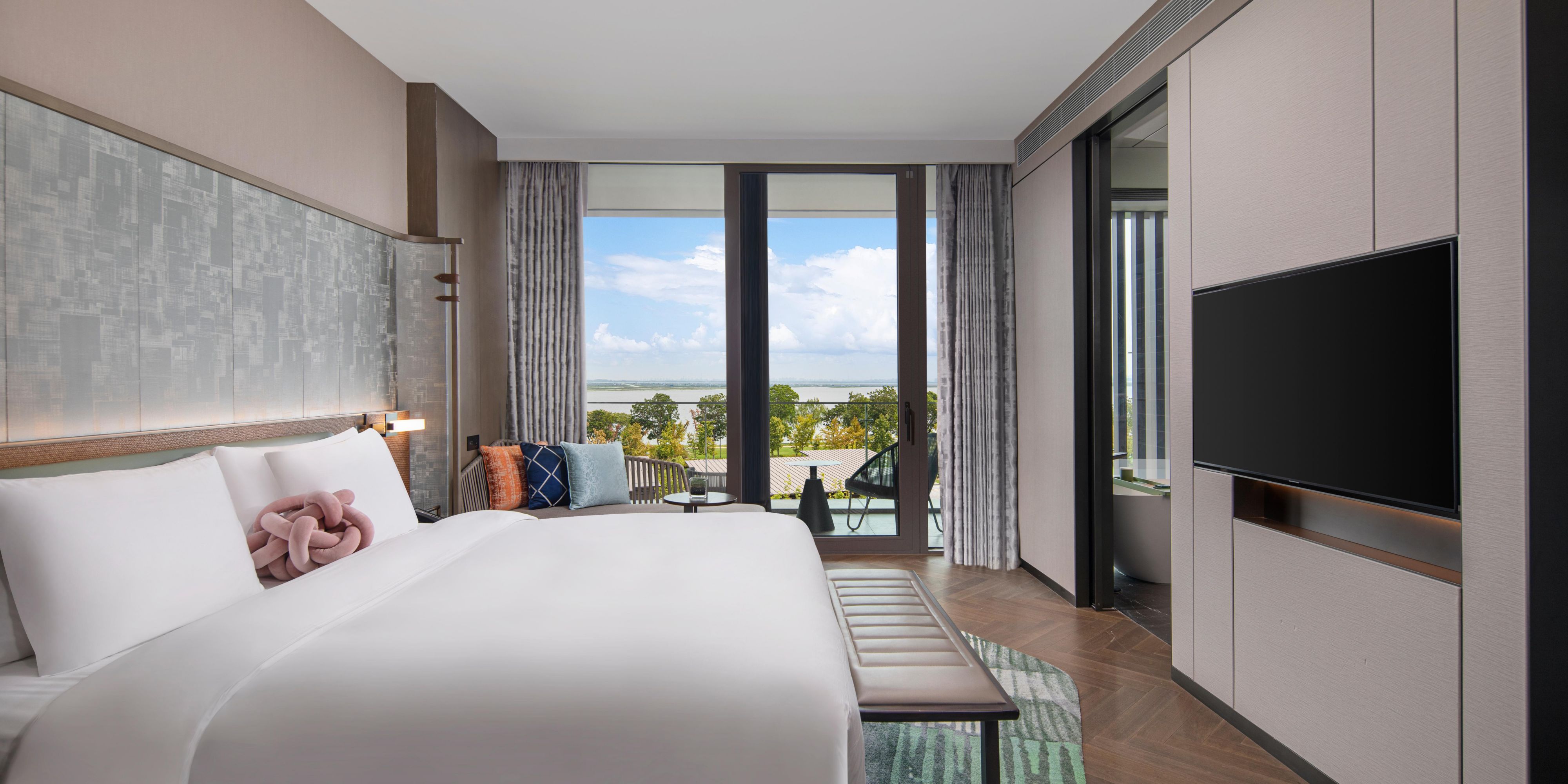 1 King Bed Premium Lake View