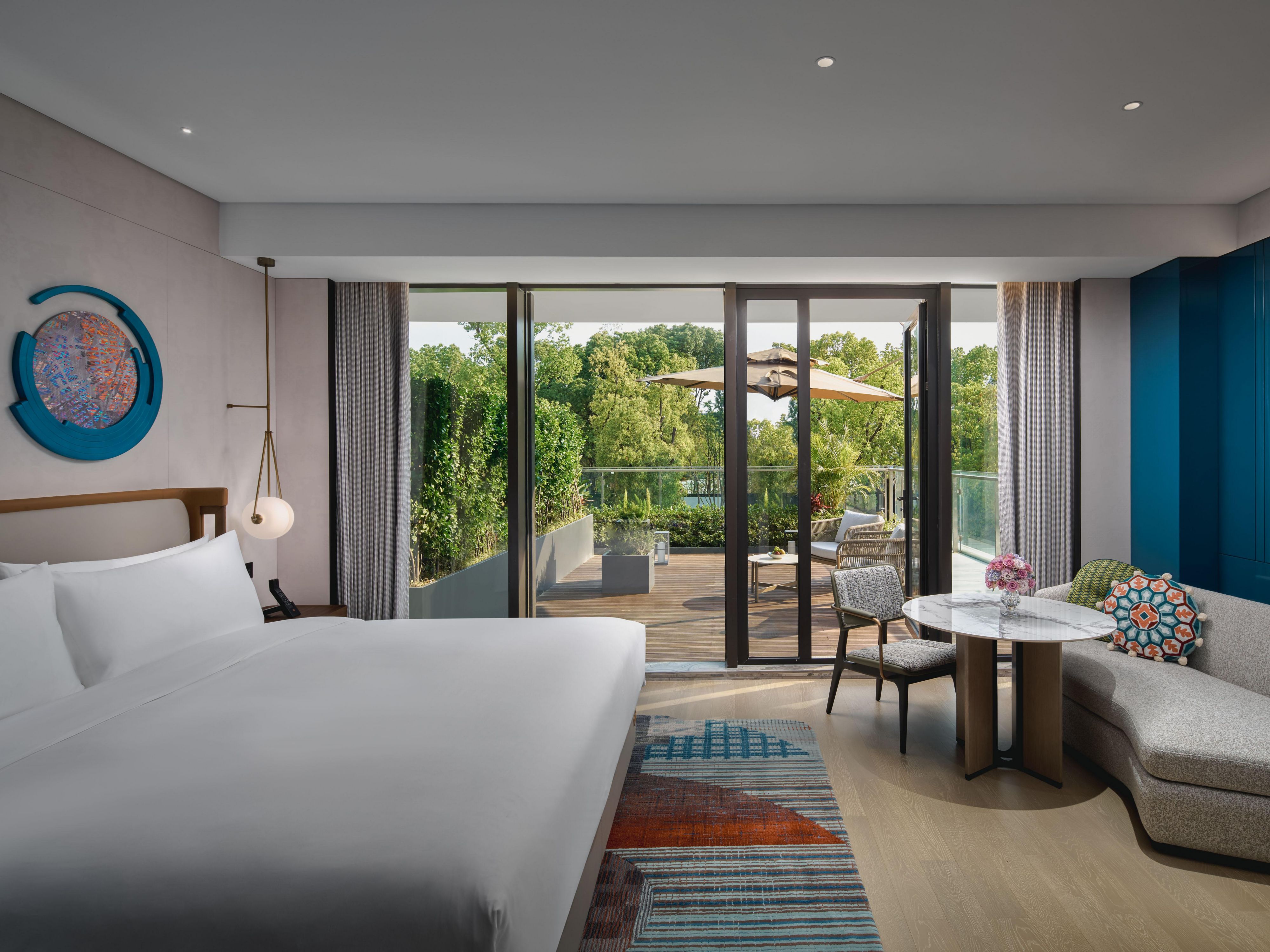 1 King Bed Premium Terrace Access