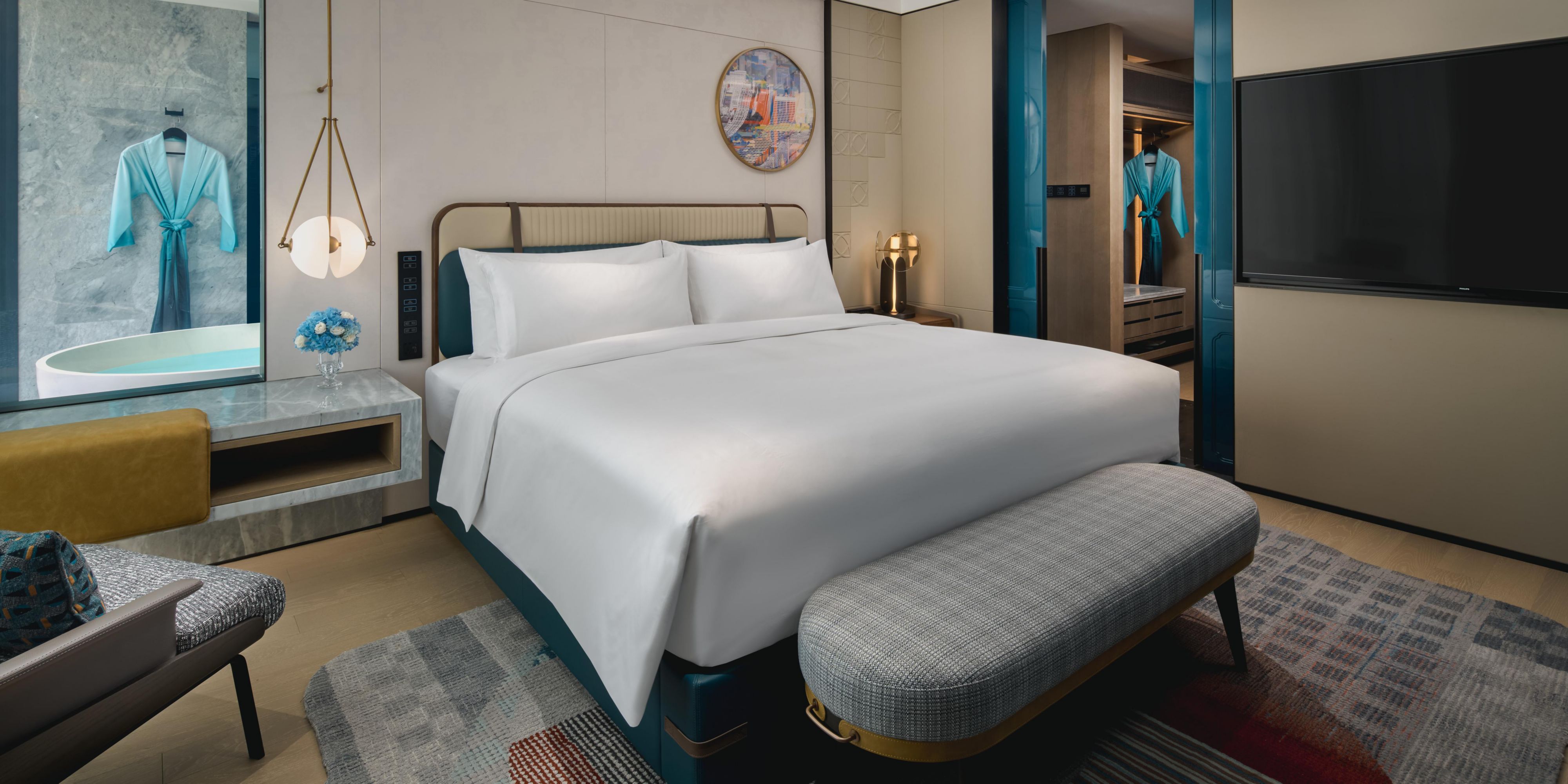 1 King Bed 1 Bdrm Suite Jinji Lake View