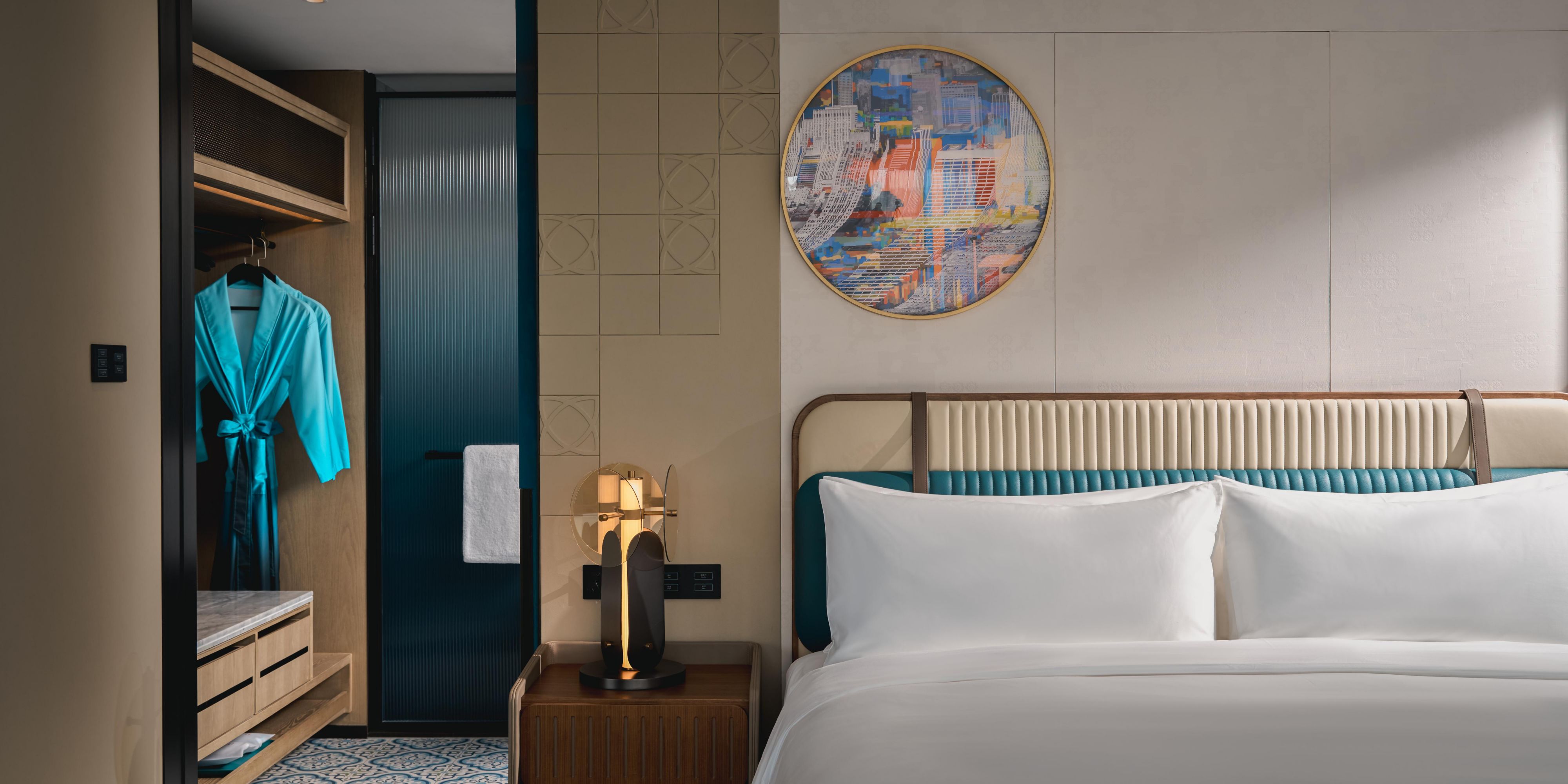 	1 King Bed 1 Bdrm Suite Jinji Lake View