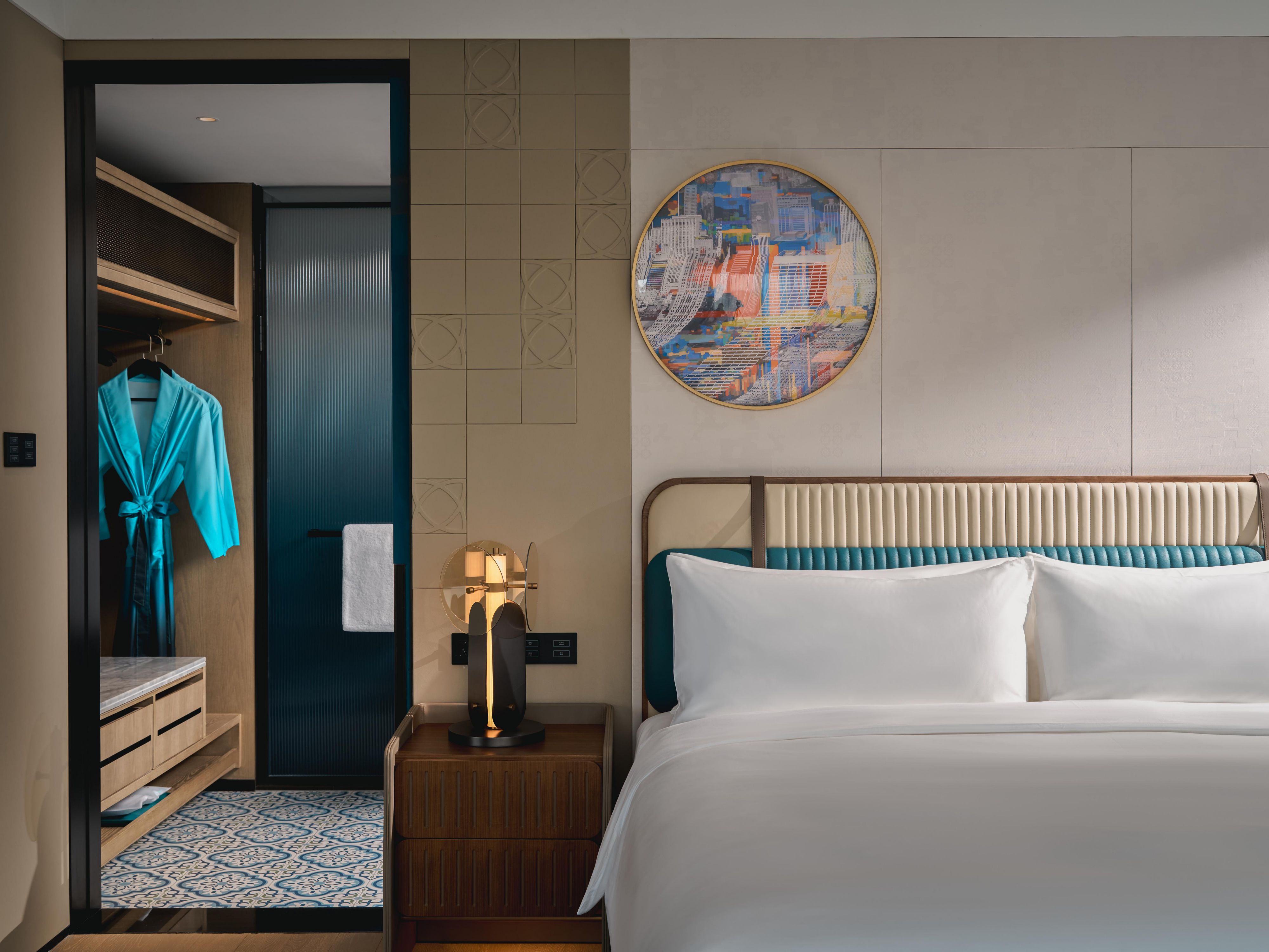 	1 King Bed 1 Bdrm Suite Jinji Lake View