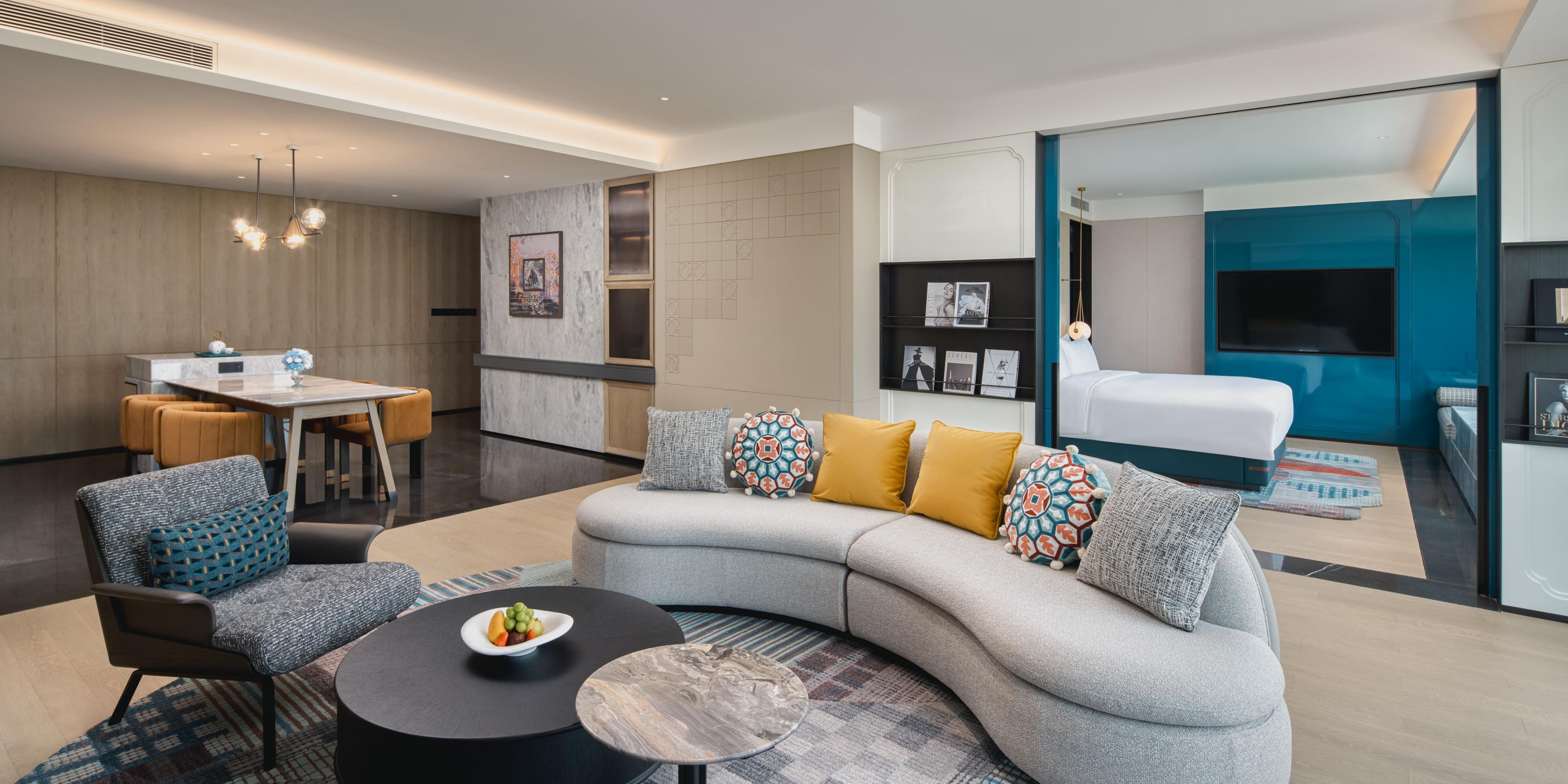 1 King Bed 1 Bdrm Suite Jinji Lake View