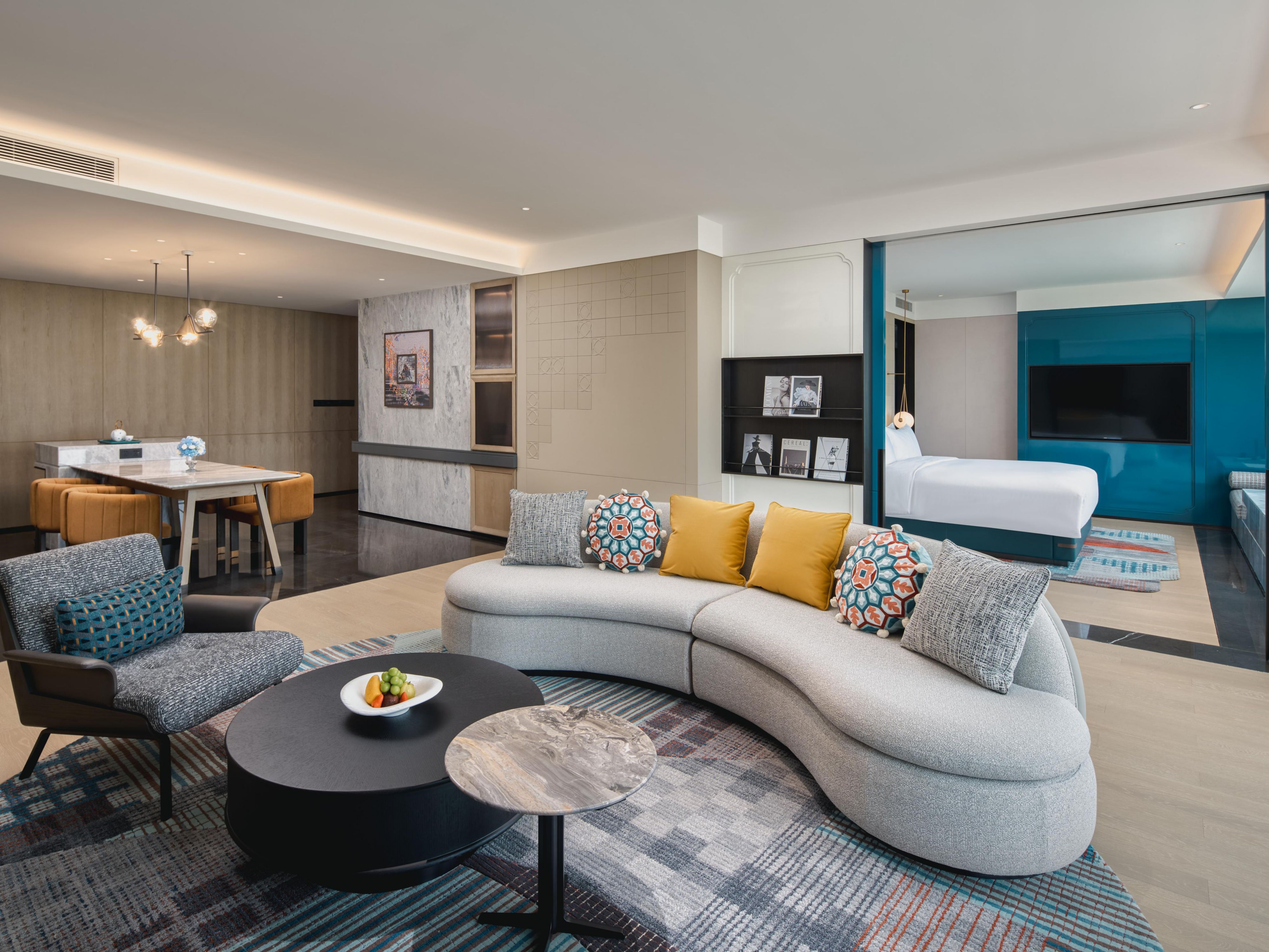 1 King Bed 1 Bdrm Suite Jinji Lake View