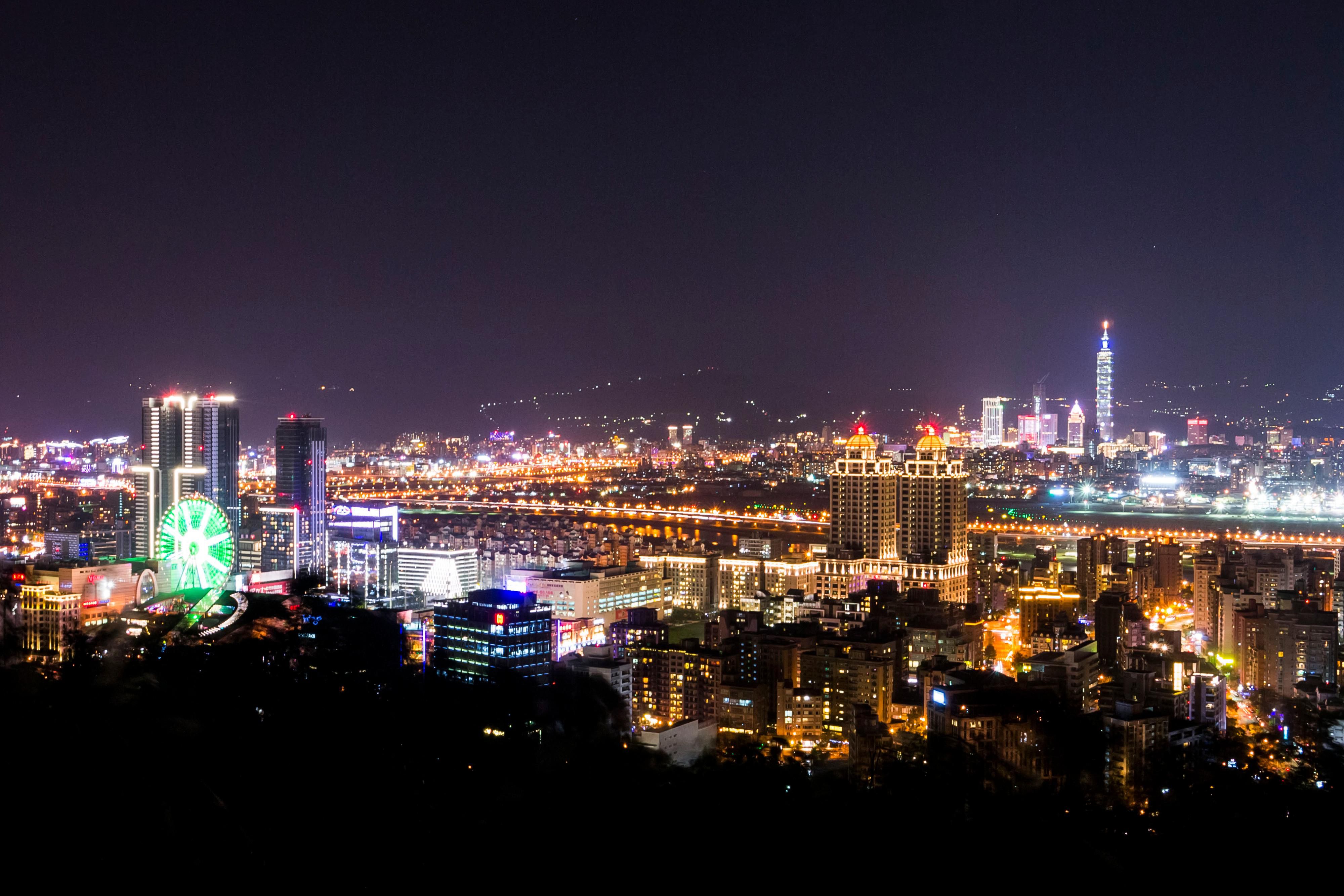 Dazhi harbors Taipei's most stunning night Dazhi boasts Taipei's top night vistas. Enjoy panoramic views from Jiannan Mountain, plane spotting at The Old Place, tranquility at Bishan Temple, and Kangleshan's calm. Marvel at Taipei 101, Miramar Ferris Wheel, and Taipei Songshan Airport's busy skyline—all in one gaze.
