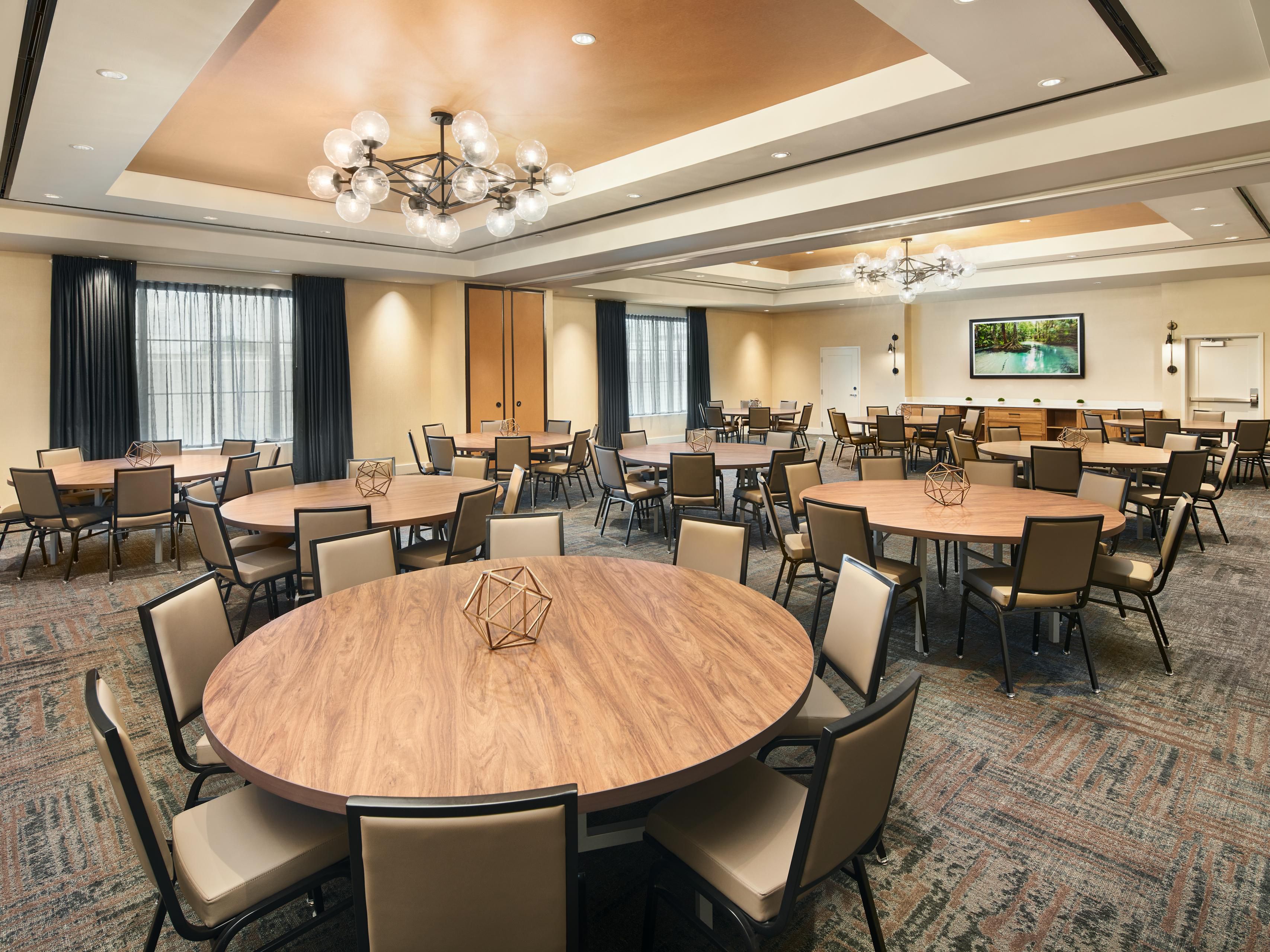 From boardrooms ideal for going over quarterly benchmarks to expansive meeting rooms for large presentations, our hotel offers the perfect meeting space in Tallahassee, Florida. We provide comprehensive support for your multimedia needs, plus our on-site catering service will ensure that everyone is well-fed and energized for success.