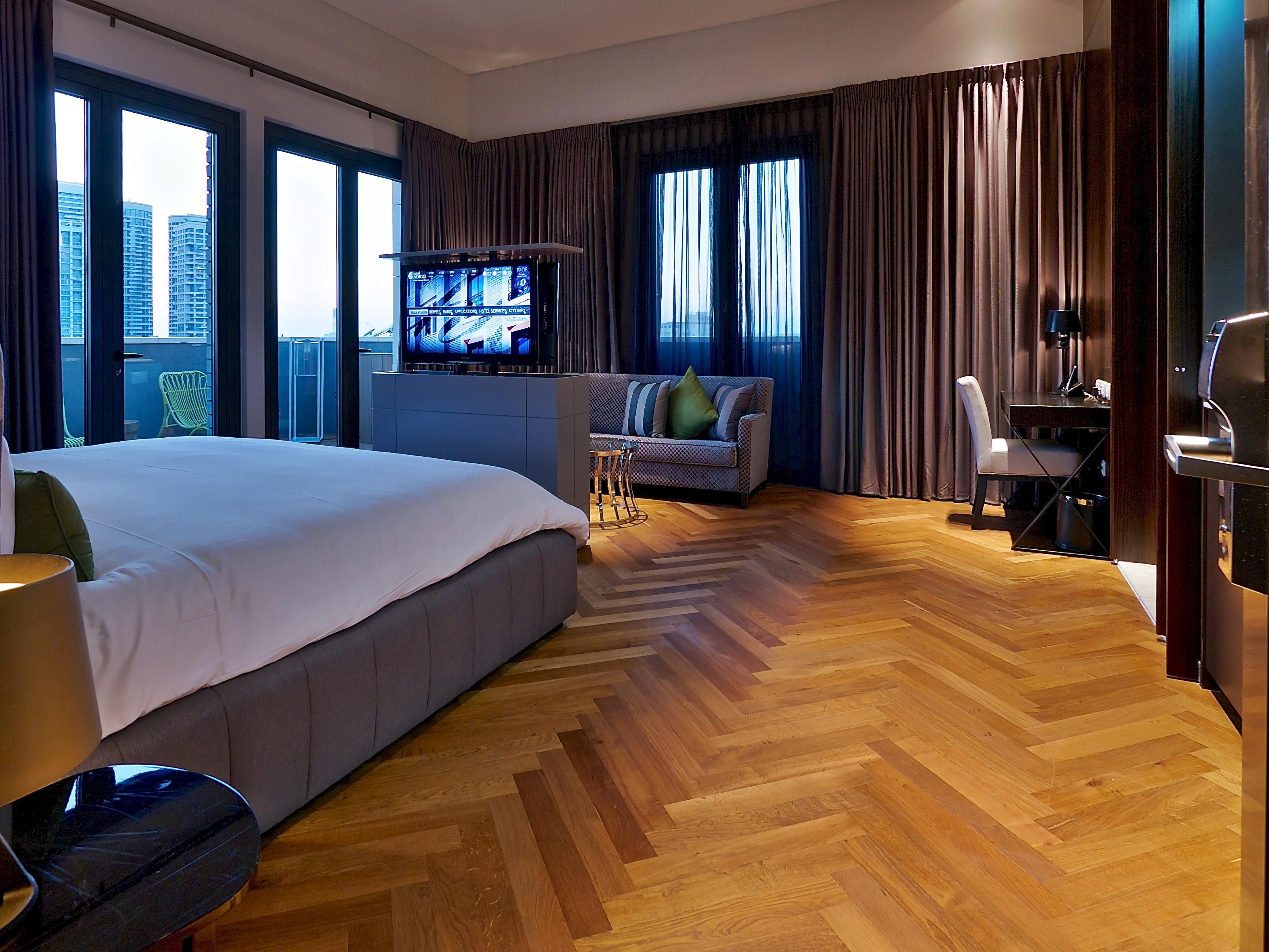 Executive Suite with Balcony  and Jacuzzi
