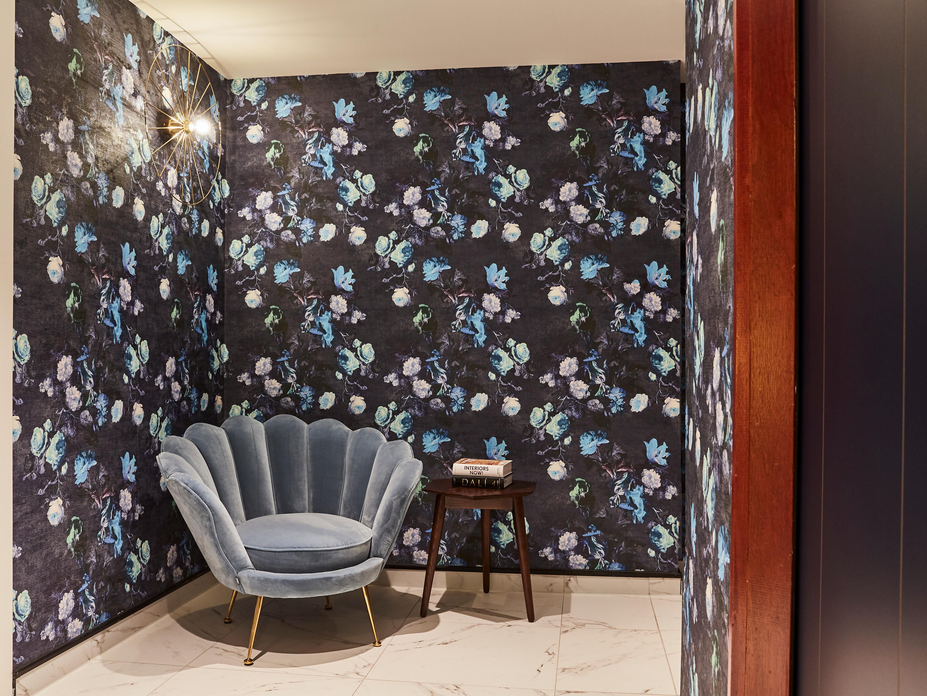 Floral wallpaper references the classic Dutch tulips