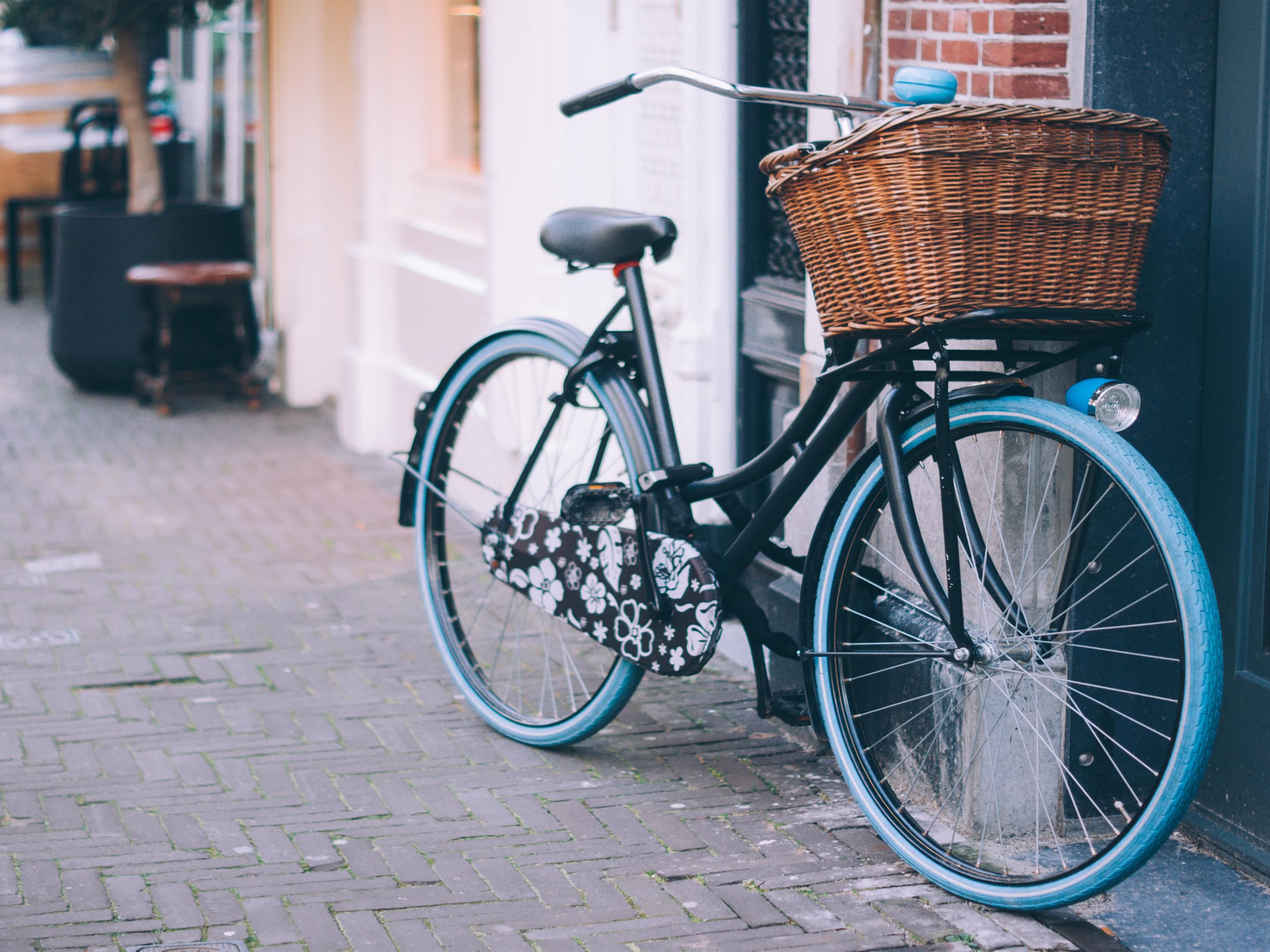 Op de fiets; de beste manier om Den Haag echt te verkennen. Dus huur een van onze hotelfietsen. Ons team kan u voorzien van tips om op pad te gaan en onze buurt te ontdekken. Van must-see, hear & eat ervaringen tot die verborgen juweeltjes buiten de gebaande paden, u kunt vertrouwen op ons team om u te voorzien van geweldige lokale aanbevelingen.