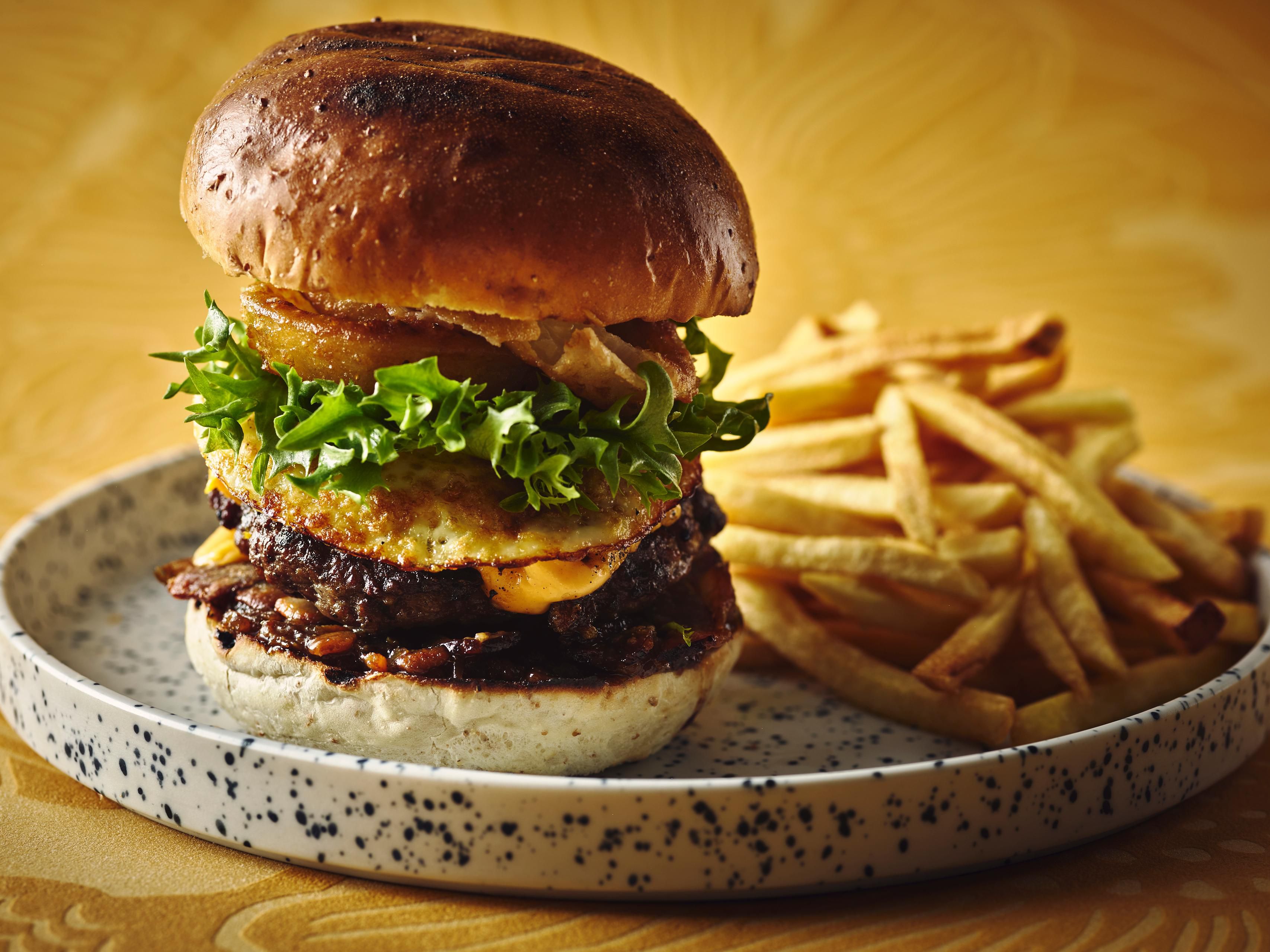 Una abundante hamburguesa Wagyu que te dejará con ganas de más.