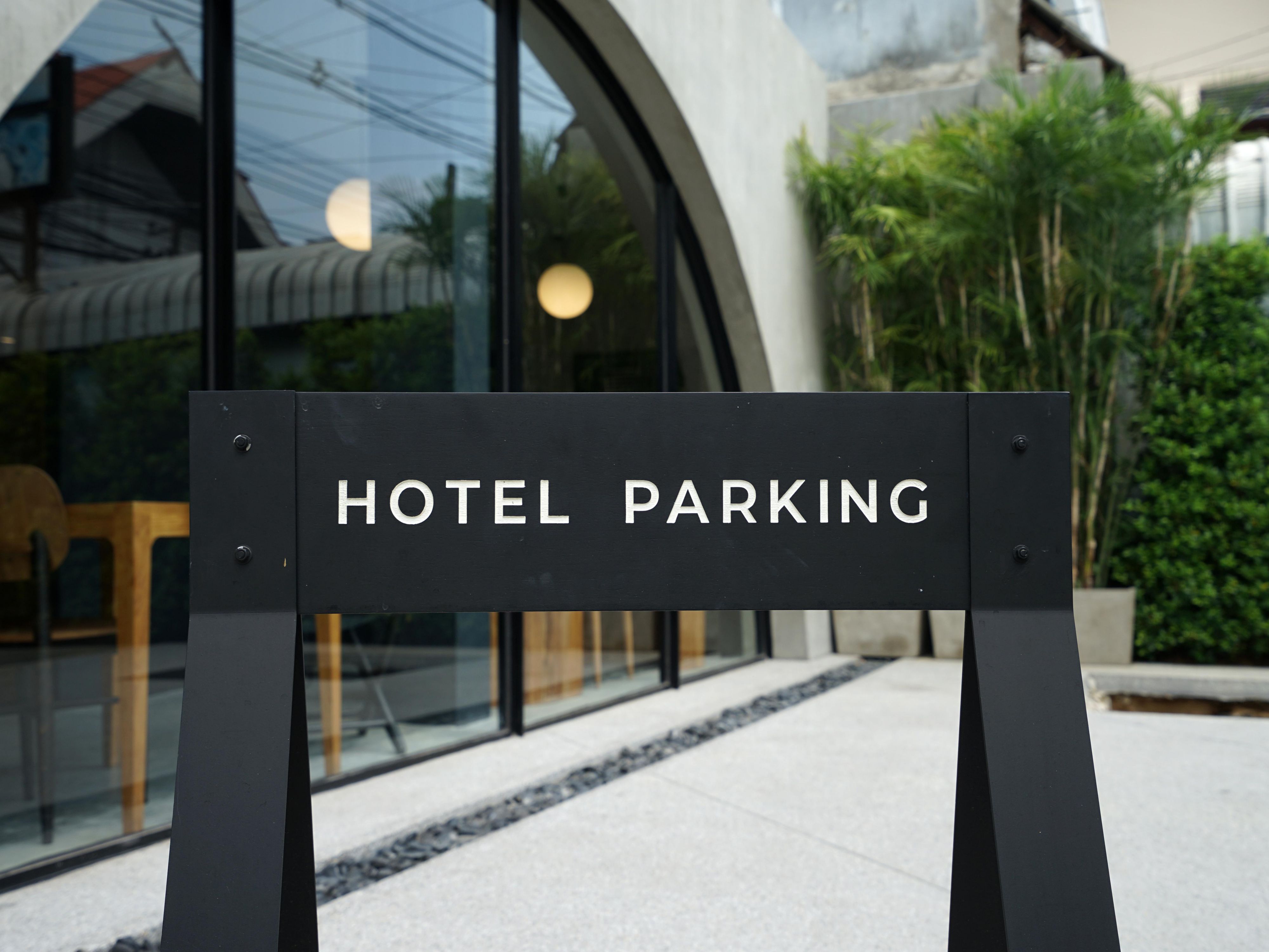 hotel with parking in torquay - view of hotel entrance