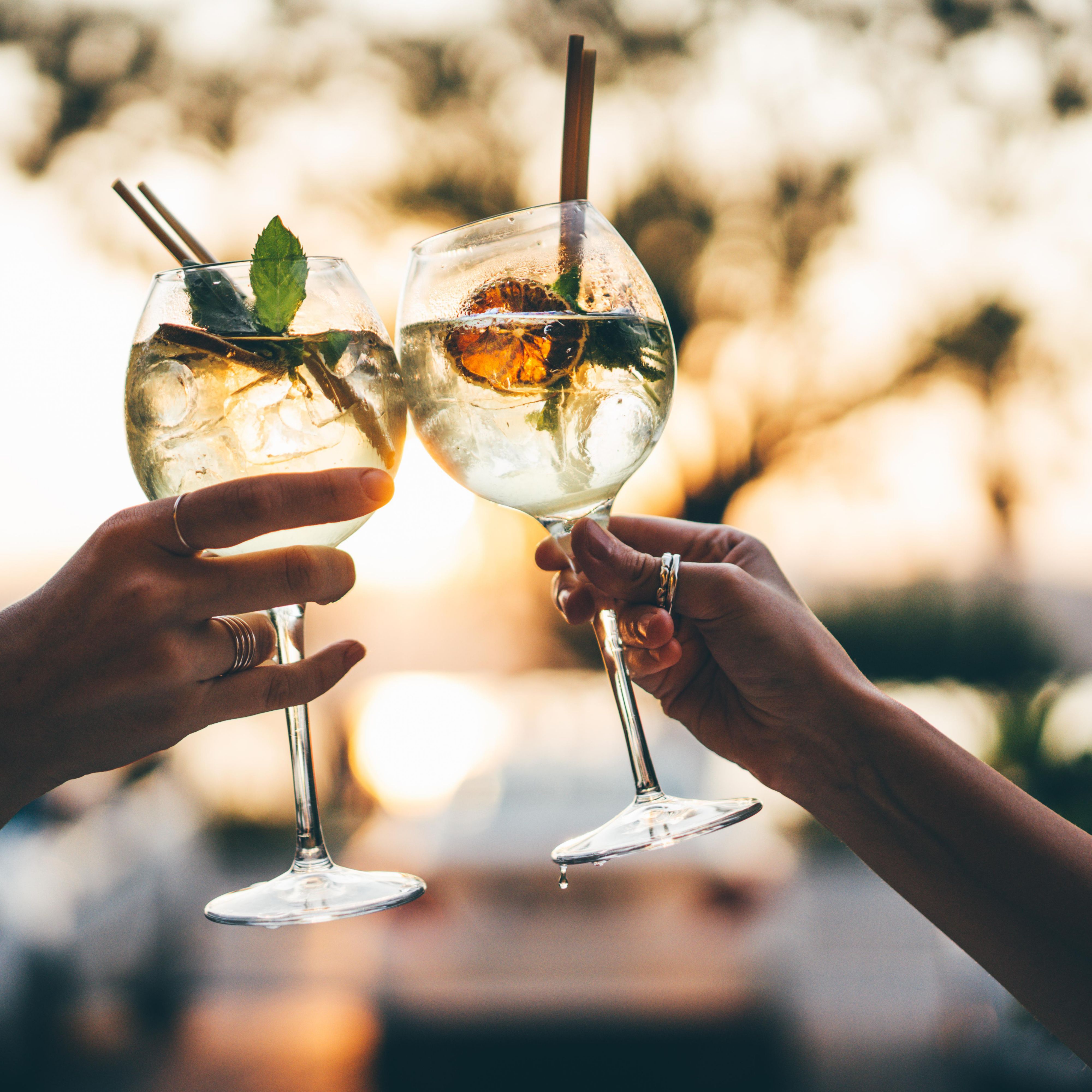 رسم لفندق إنديغو من الخارج