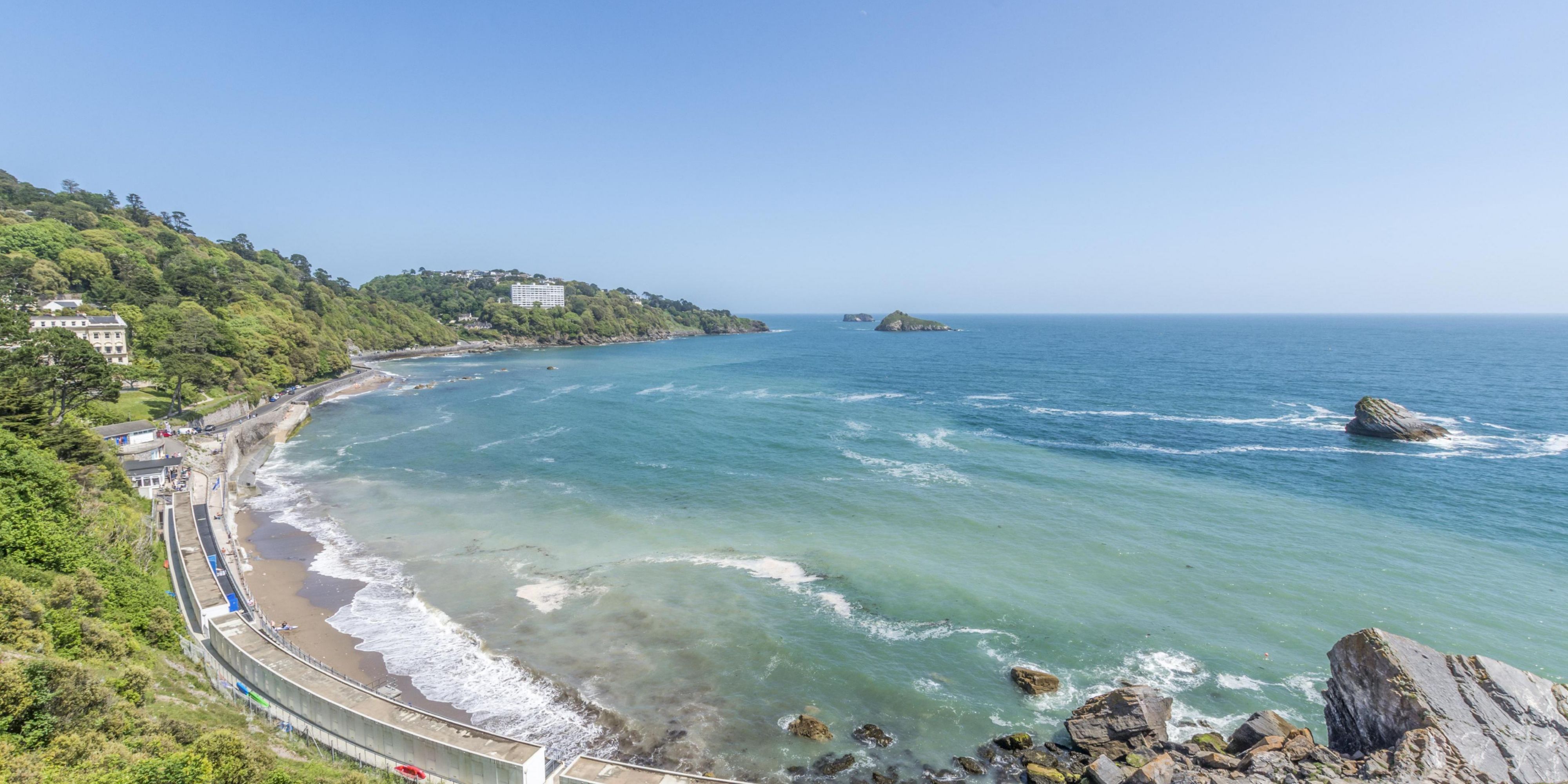 استرخ على البحر في فندق إنديغو توركواي الأنيق.