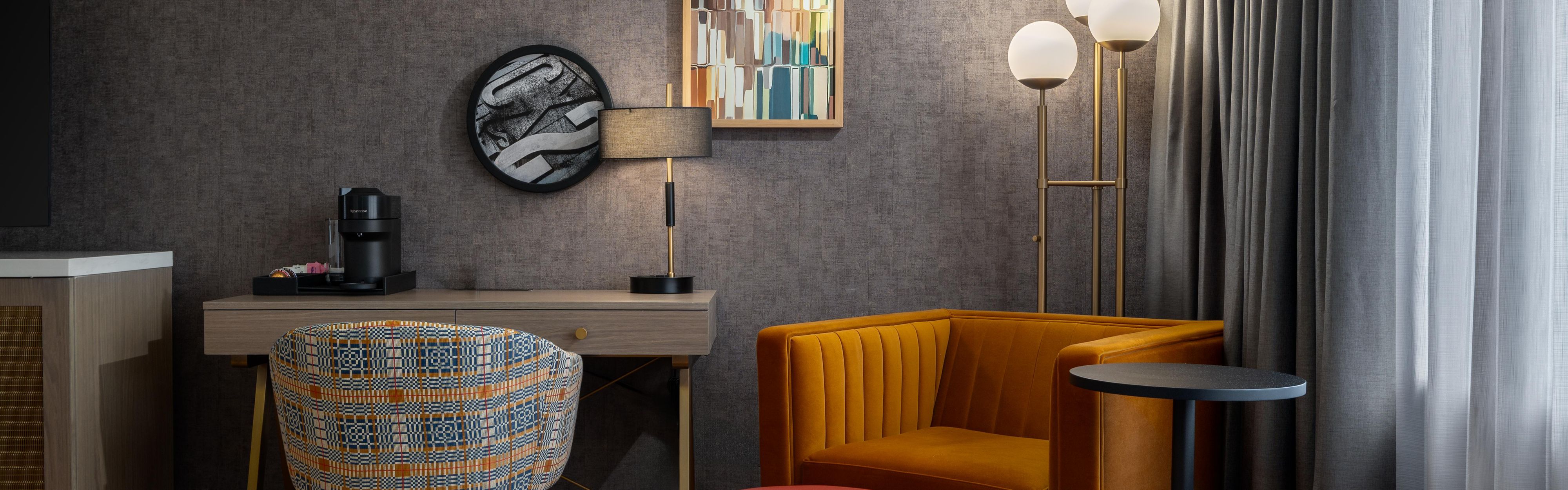 $hotelInfo.mediaDetails.welcomePhotos.primaryPhoto.caption}