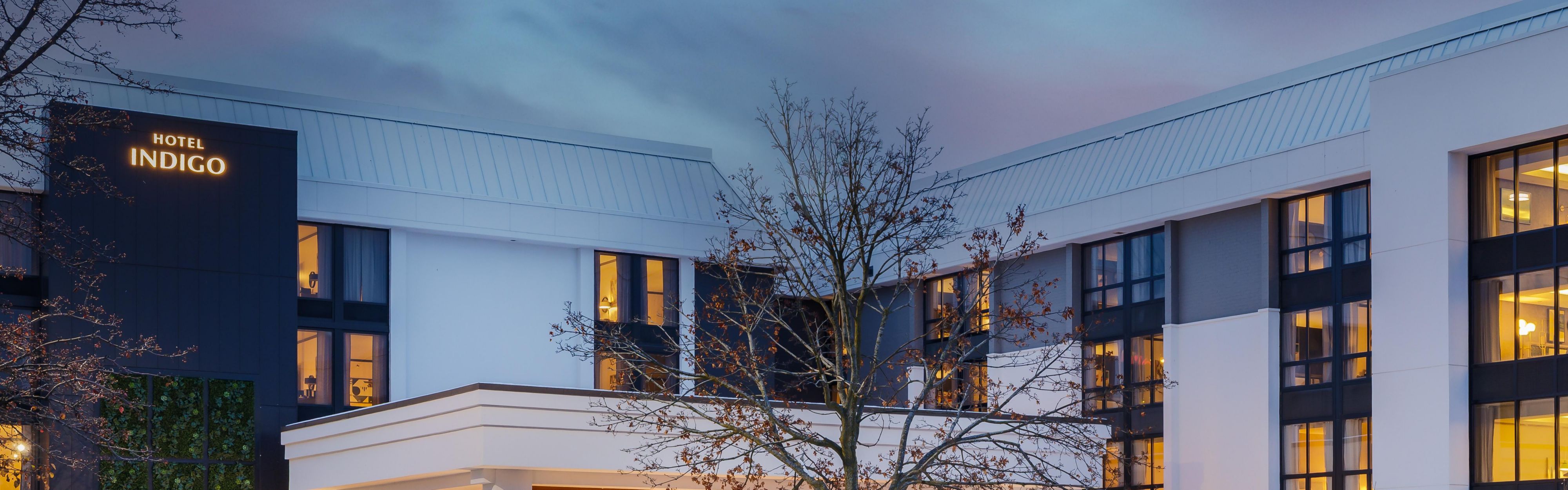 $hotelInfo.mediaDetails.welcomePhotos.primaryPhoto.caption}