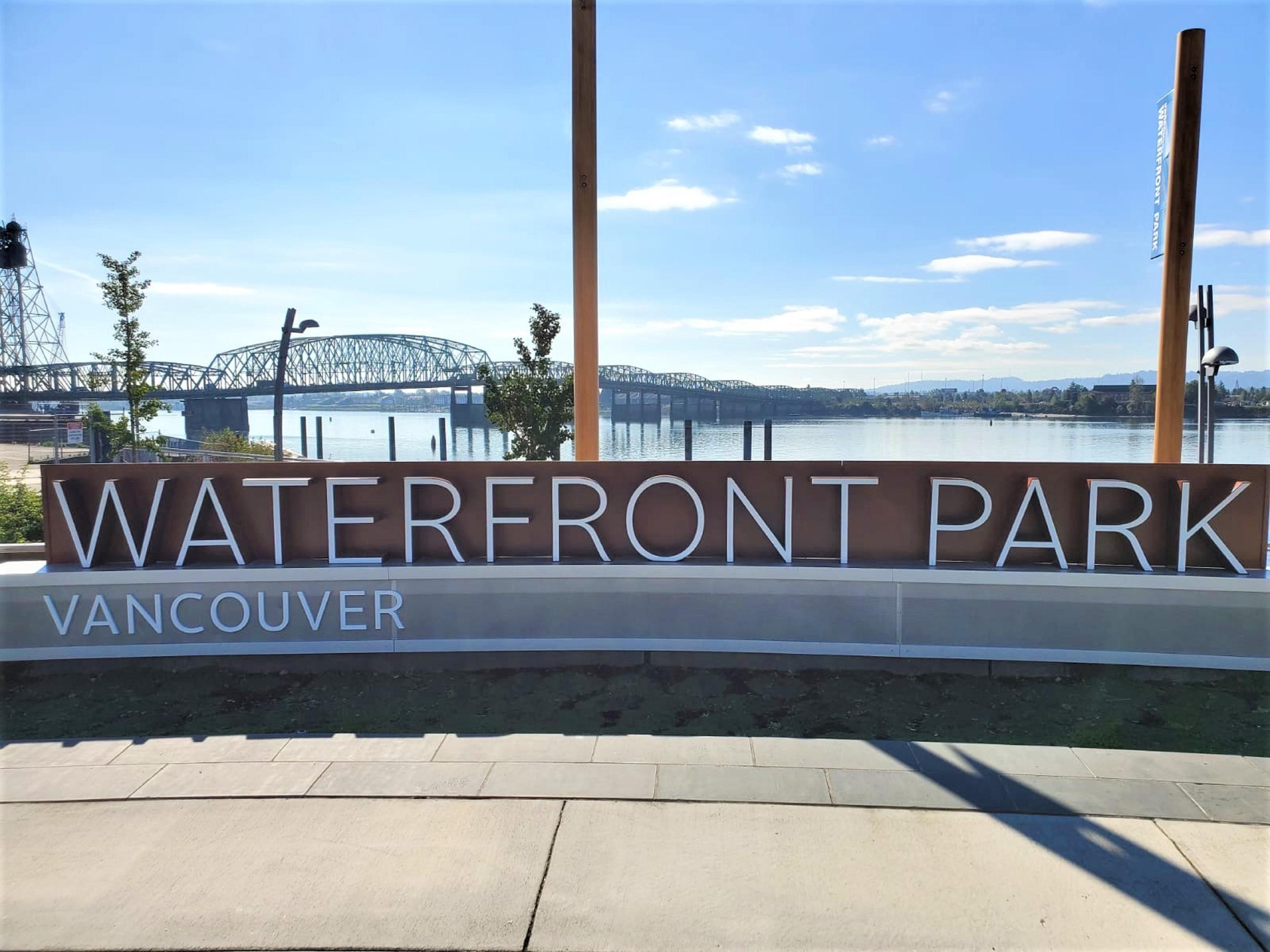Our waterfront location is a hub of activity within the Waterfront Park. The cable-stayed pier serves as a central gathering spot for all visitors. Here, you can savor the flavors of Washington wine at one of the numerous wine-tasting rooms and relish a delightful dinner with spectacular views of the sun setting on the horizon.