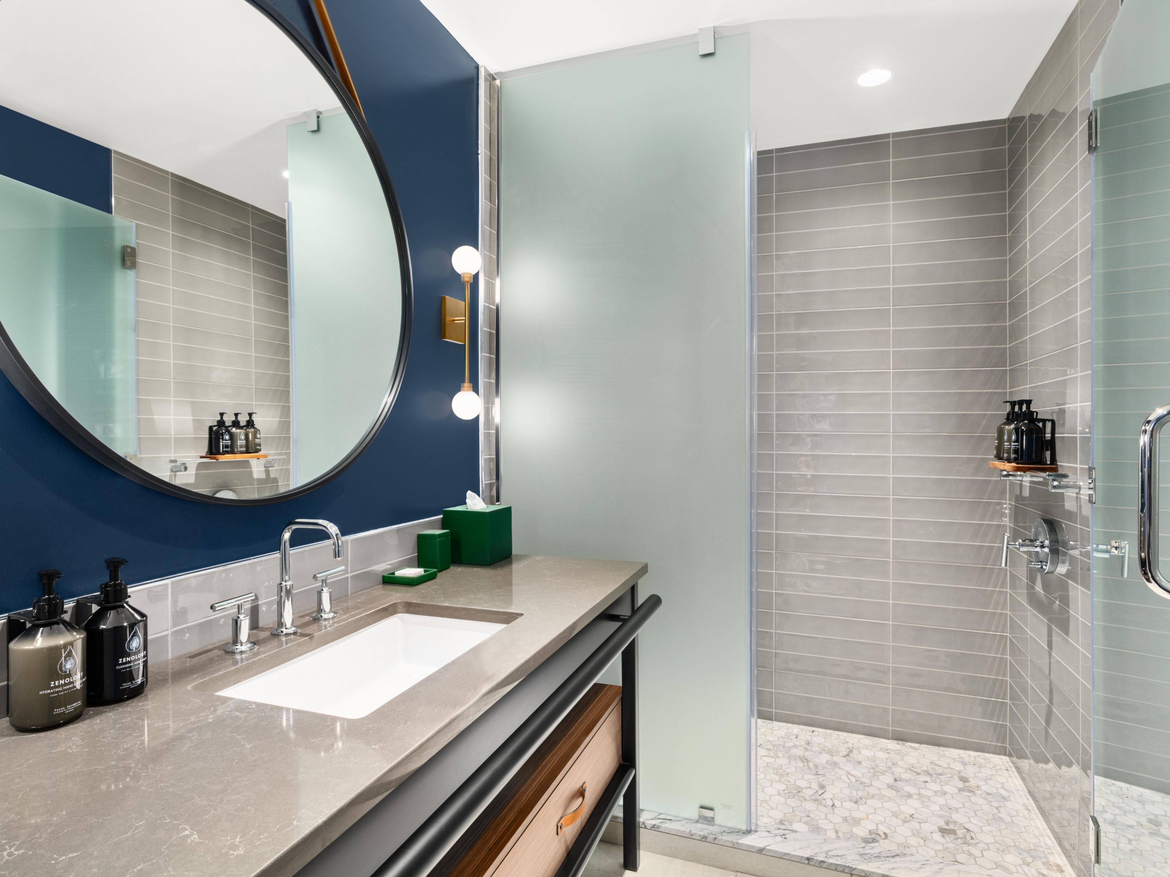 Enjoy our bright and spacious bath area in all guest rooms. 