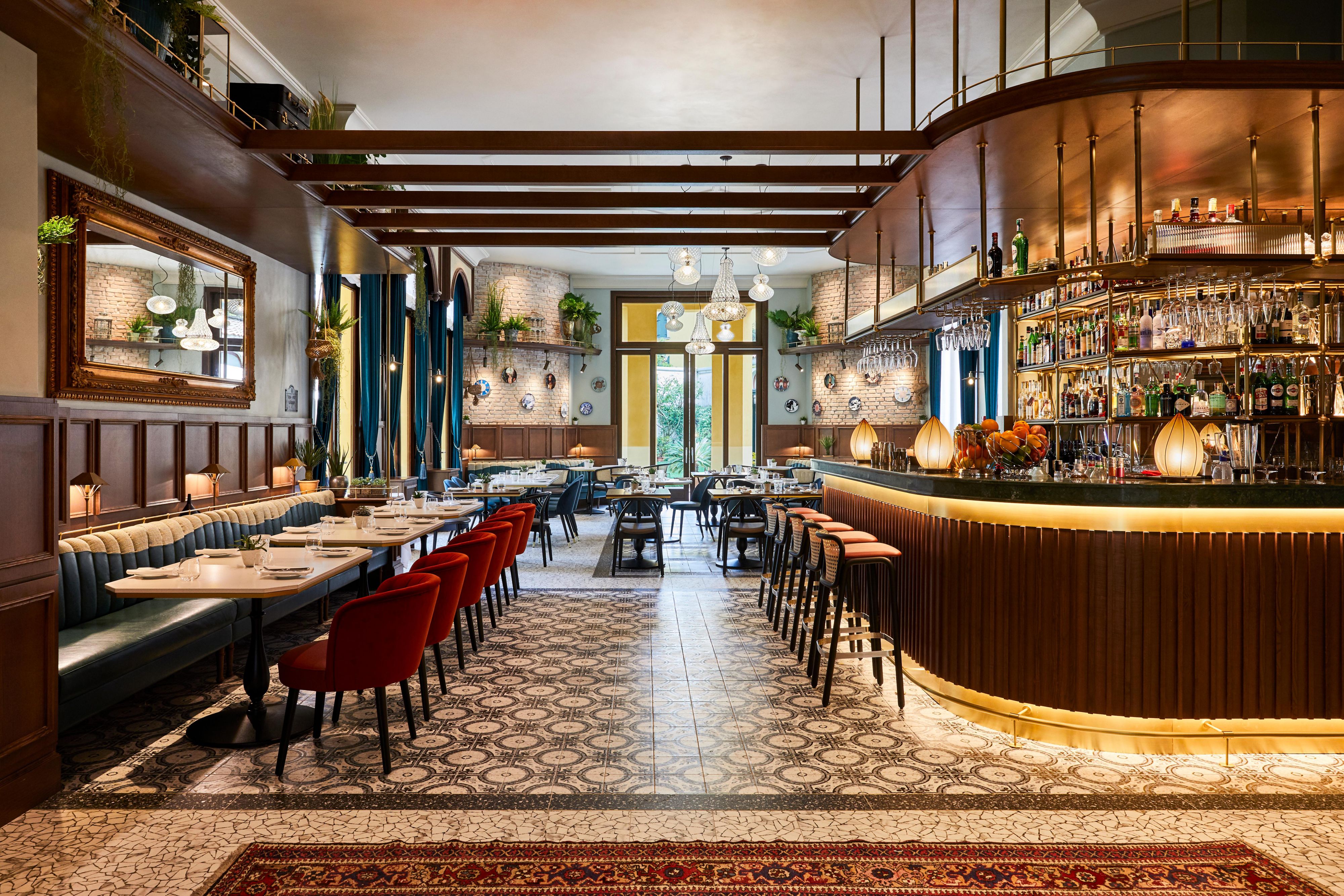 Déjese guiar por nuestra Savor Cocktail Experience; un viaje de arte, cultura y tradición enogastronómica italiana reinterpretada con un toque de creatividad. ¡Póngase en contacto con nosotros para más información en savor@indigovenice.com!
