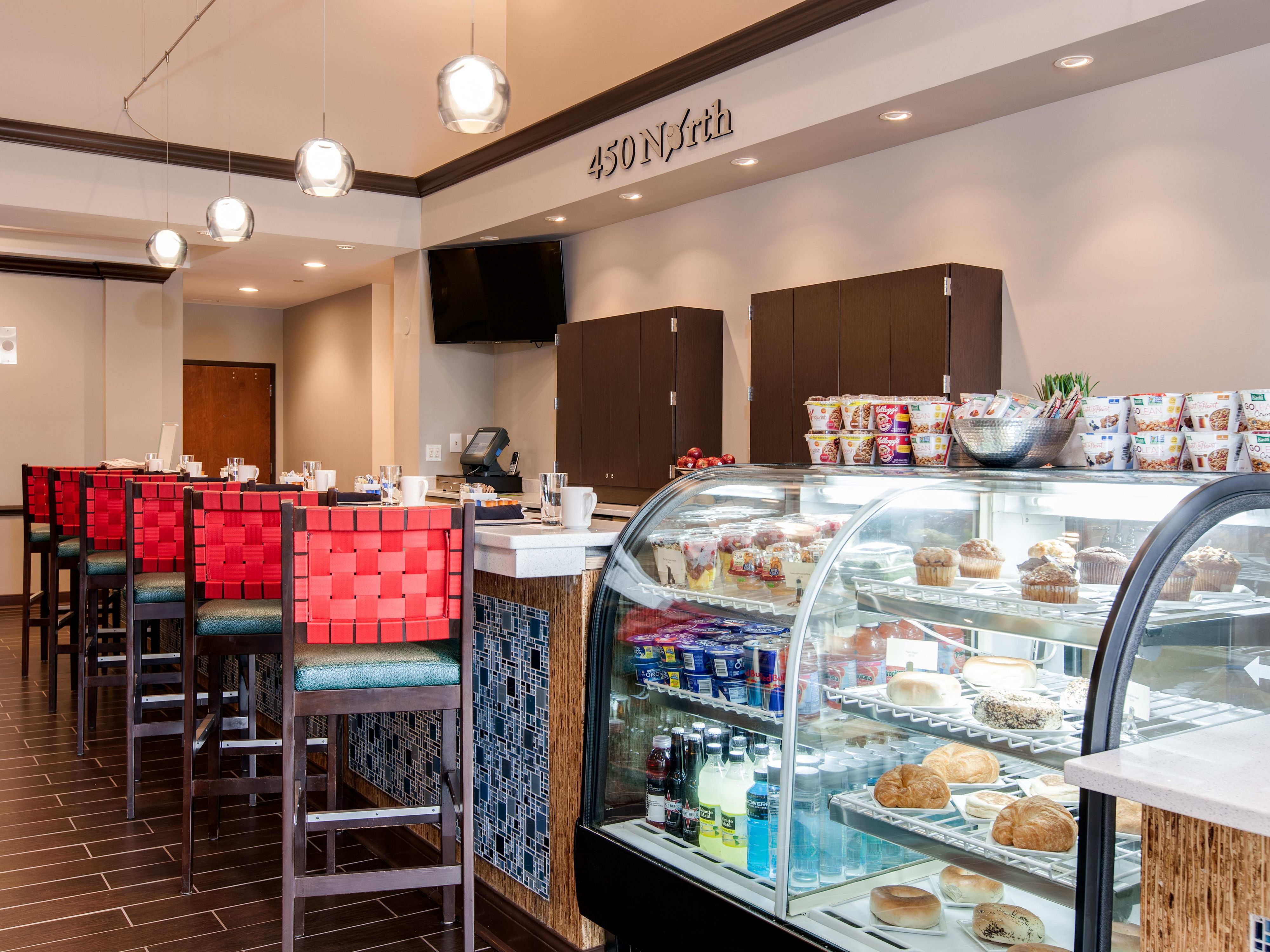 Start your morning of right with a continental or hot grab and go breakfast at the Bistro. Unwind with a beer, wine or cocktail in the Bar. 