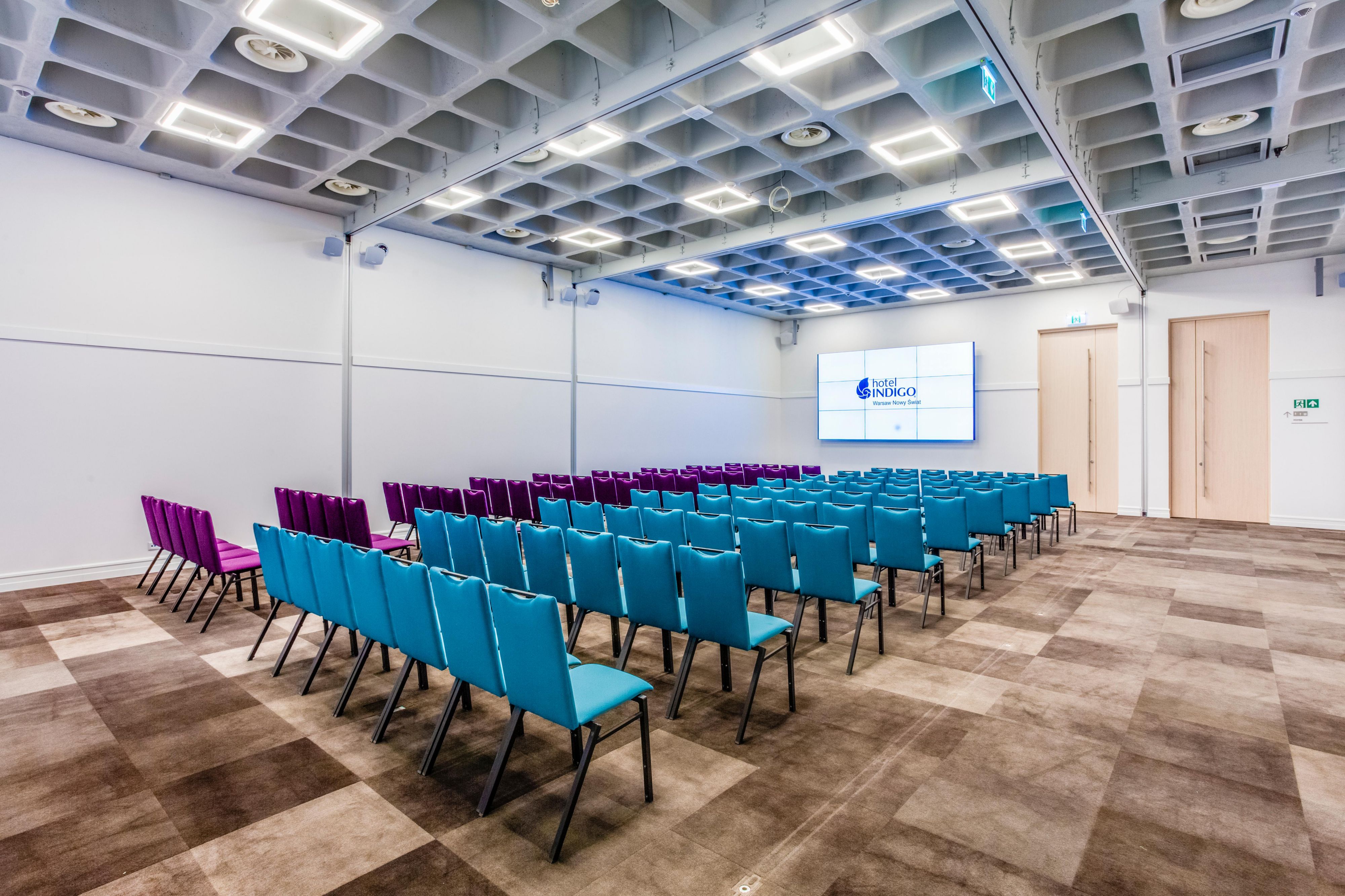 WHY TO CHOOSE US? 
Central location;
Convenient access by car and public transport;
Privacy of conference area;
Open space without pillars, with good lighting;
Elegant and spacious Foyer;
Excellent dining experience.