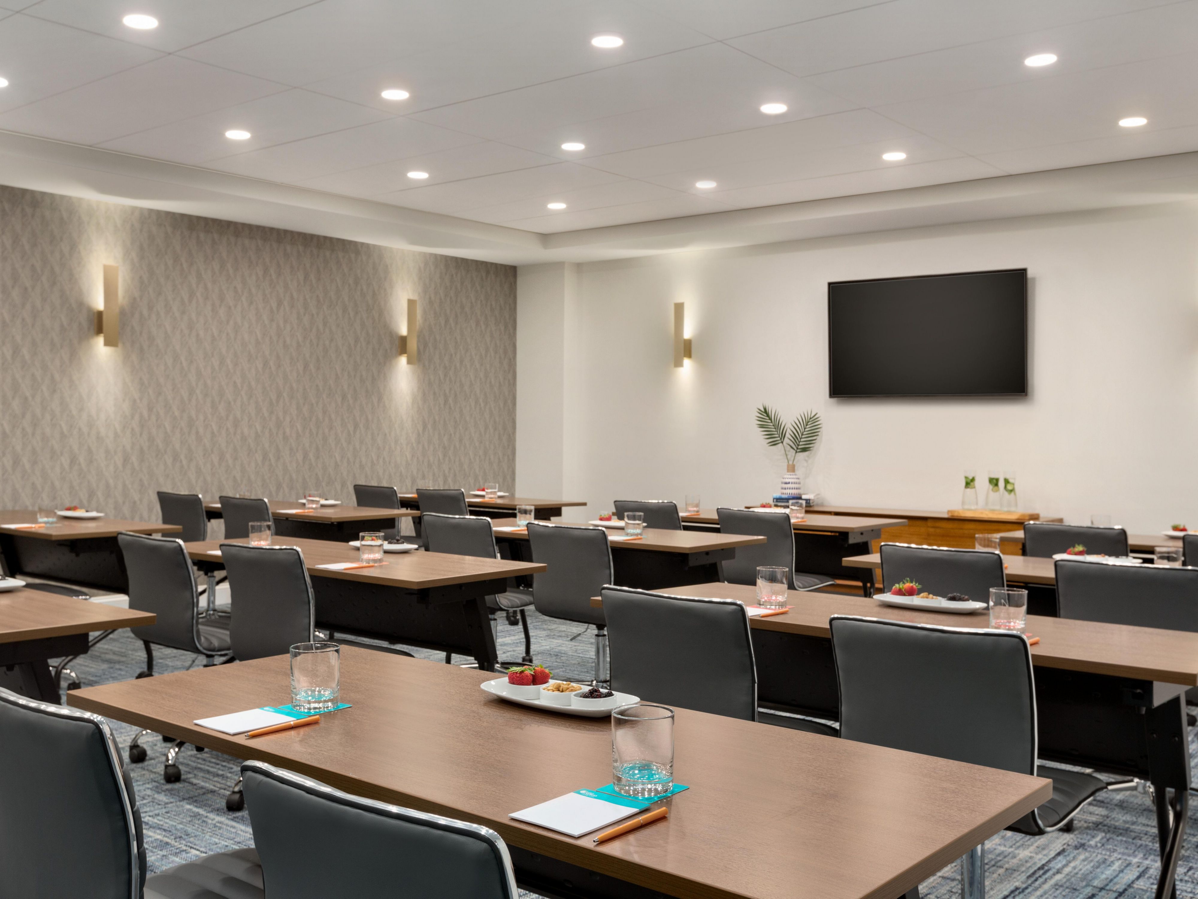 With nearly 1,600 square feet of meeting space, Hotel Indigo Winston-Salem Downtown is ideal for meetings, banquets or receptions. Request a quote today.