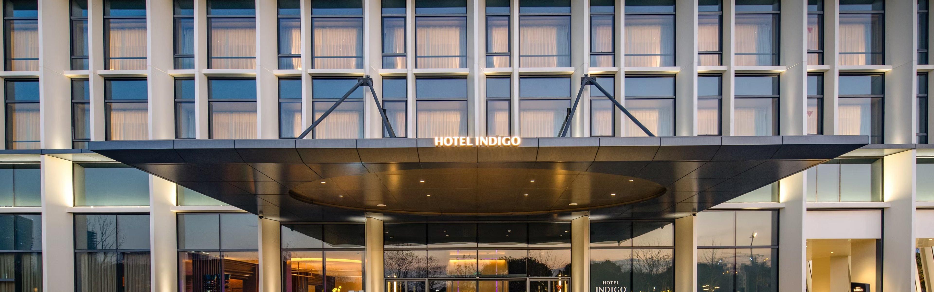 $hotelInfo.mediaDetails.welcomePhotos.primaryPhoto.caption}