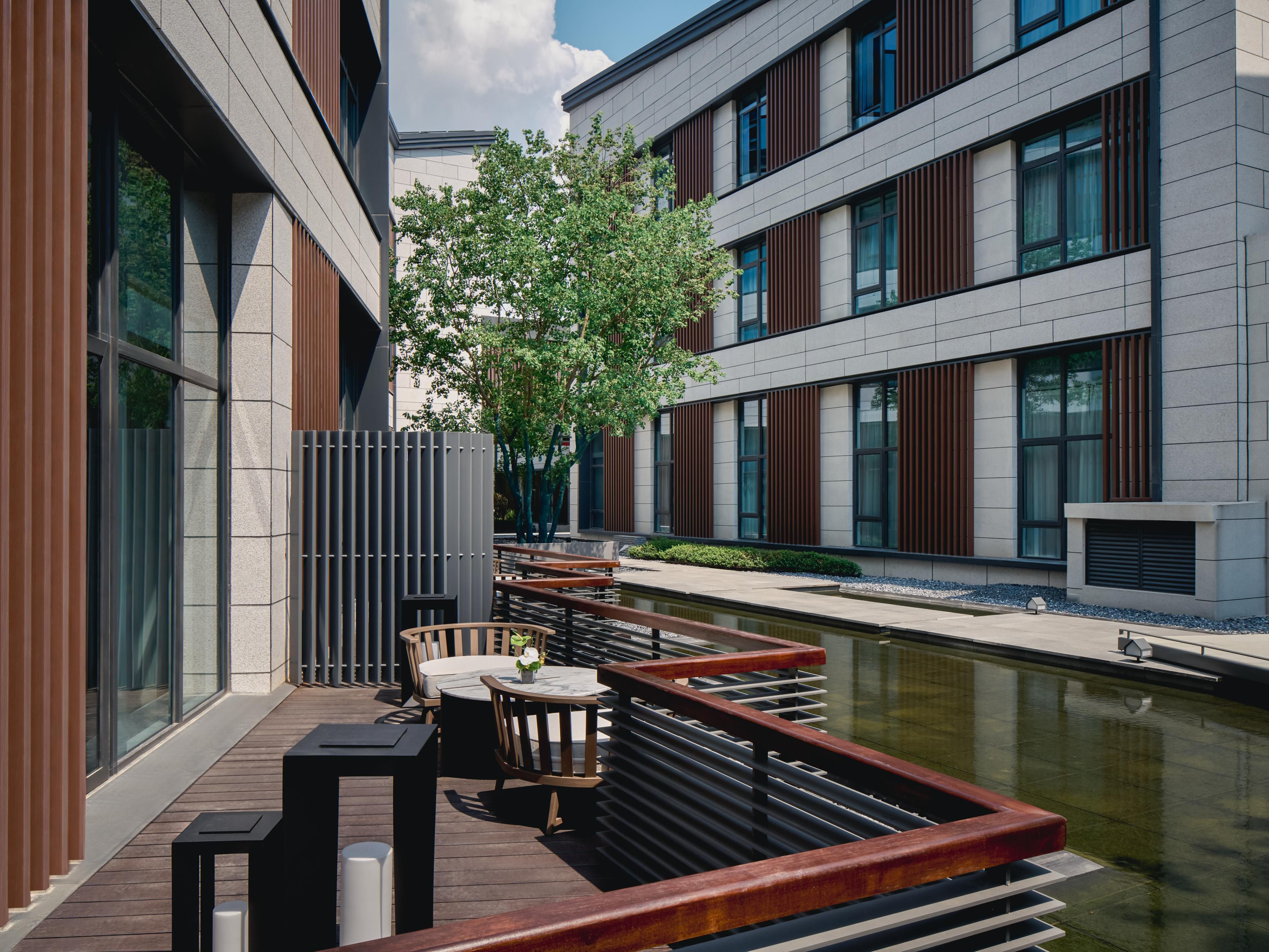 Courtyard Garden View 