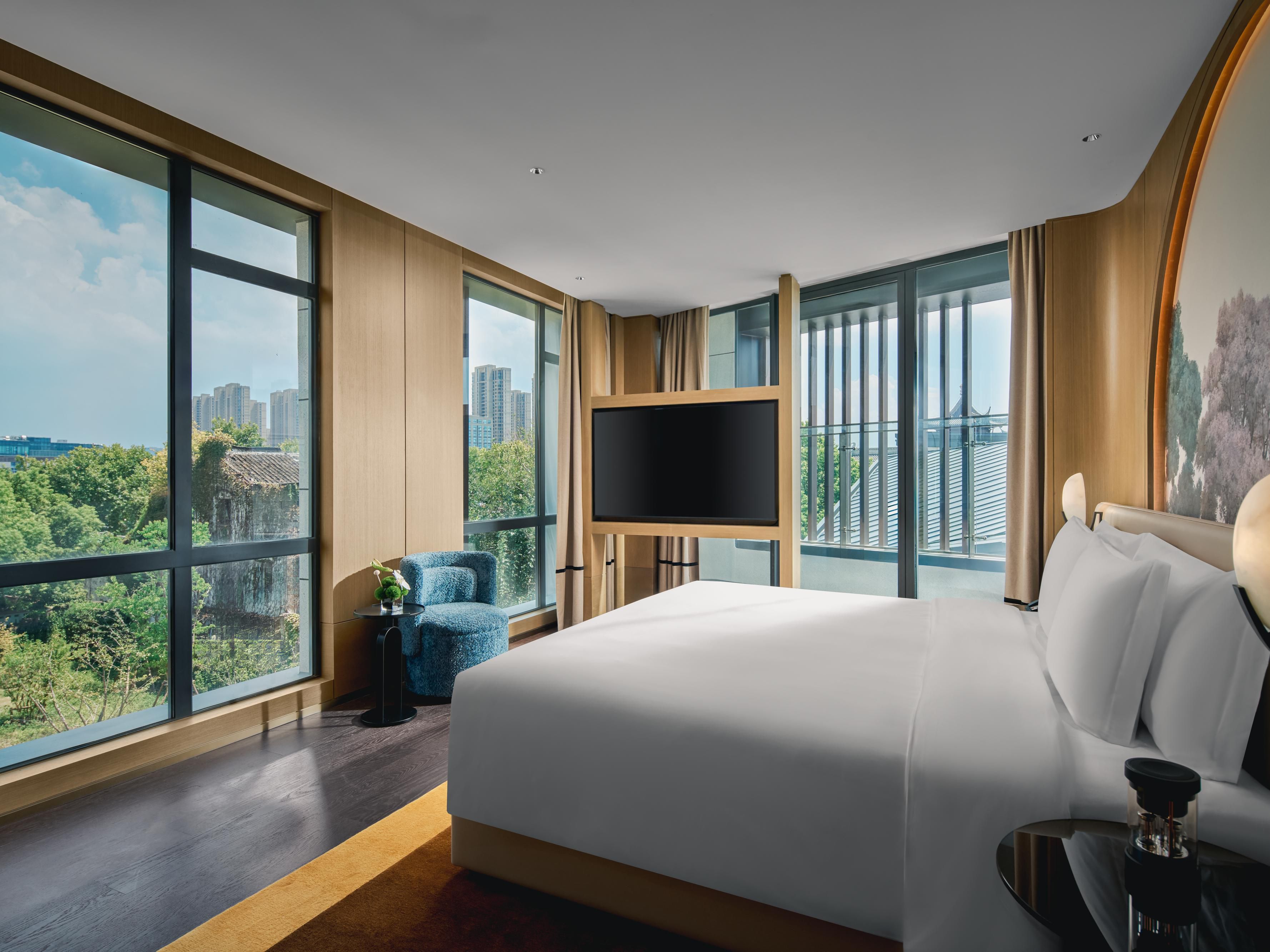 1 King Bed One Bedroom Suite Balcony