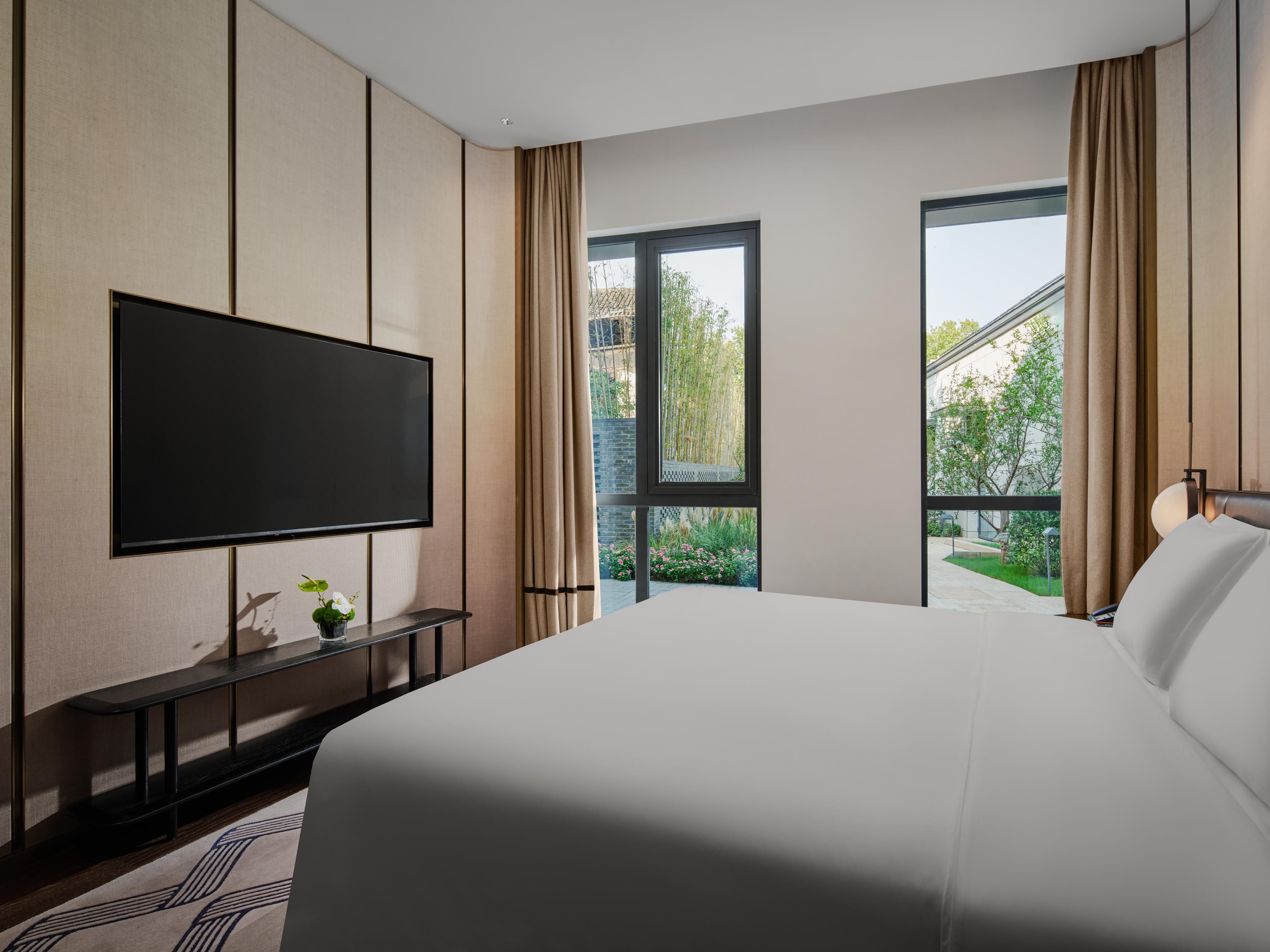 1 King Bed One Bedroom Suite Sofabed