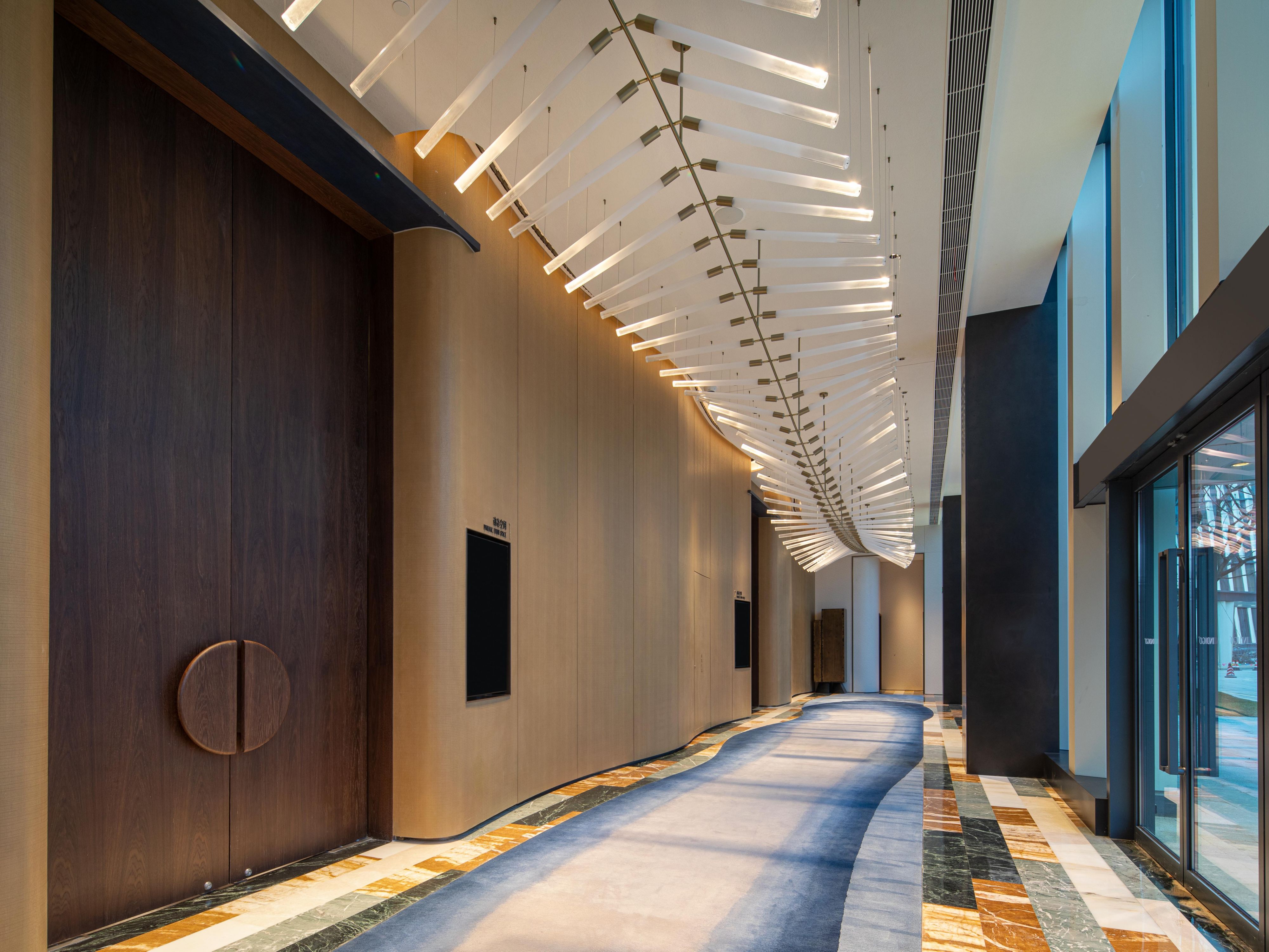 Dynamic Space Foyer