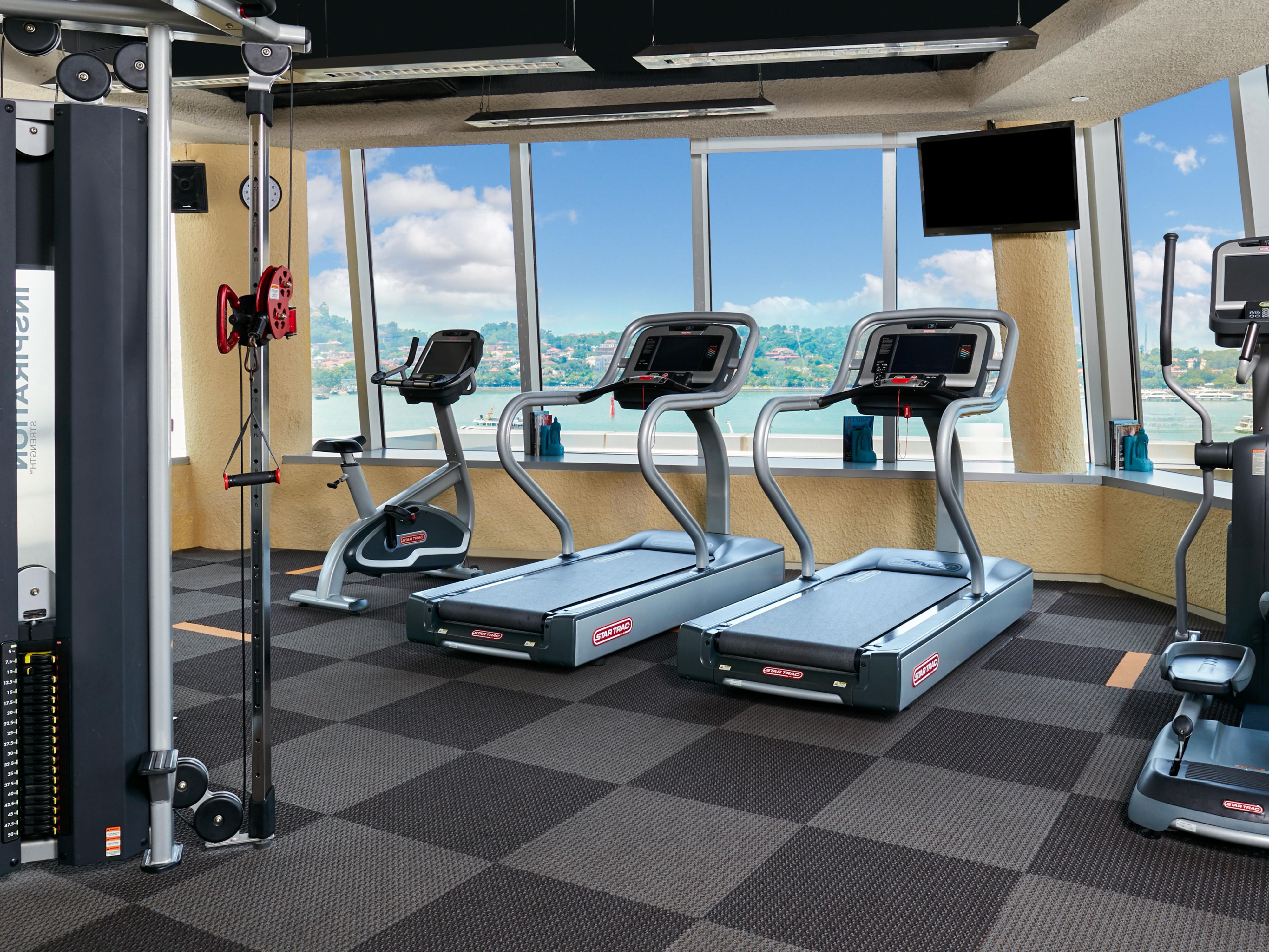 Equipped with advanced fitness equipment, enjoy a hearty physical training. While sweating heartily, enjoy the sea view of Gulangyu Island and embark on a journey of physical and mental healing.