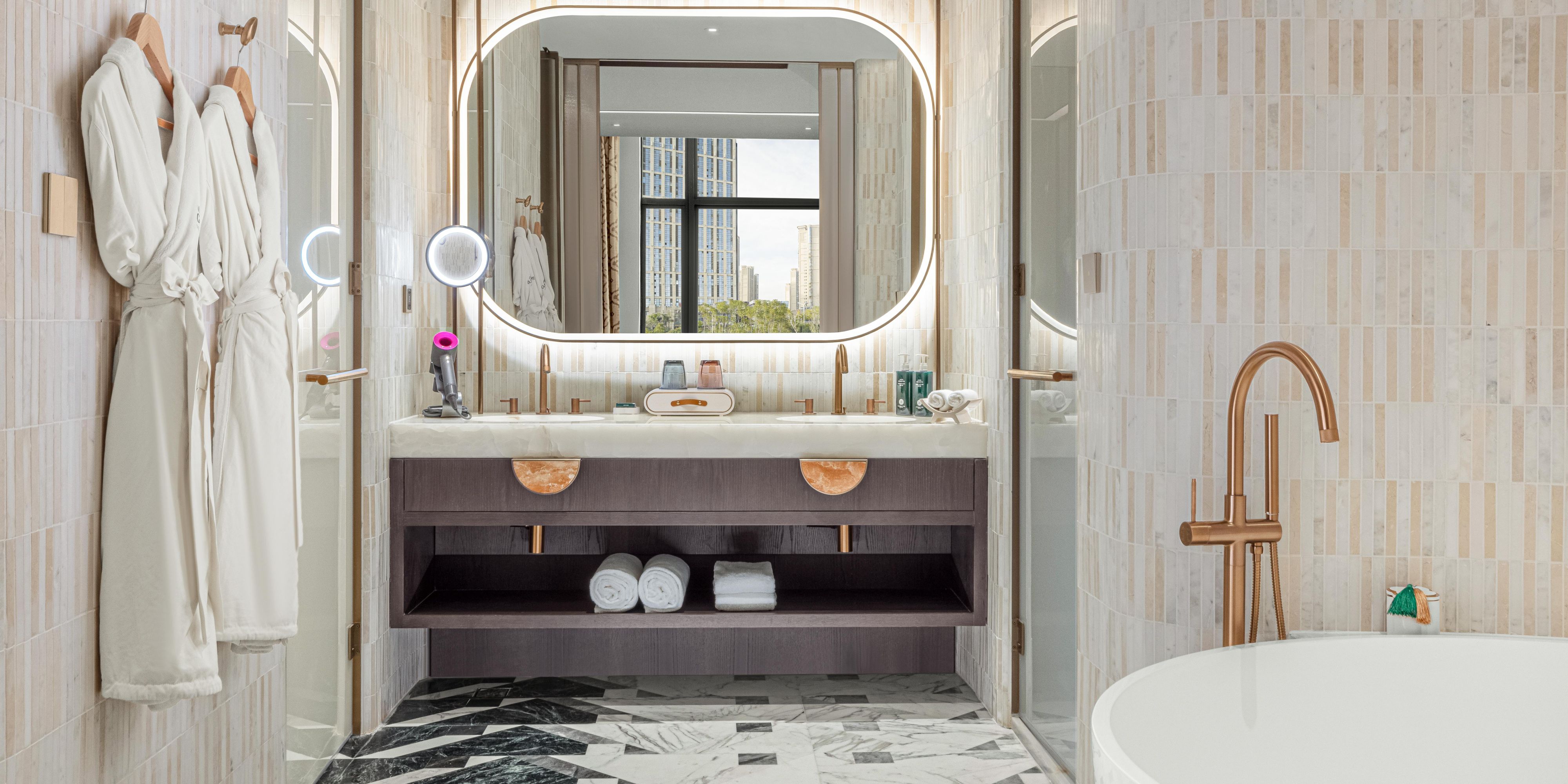 Indigo One Bed Executive Suite bathroom