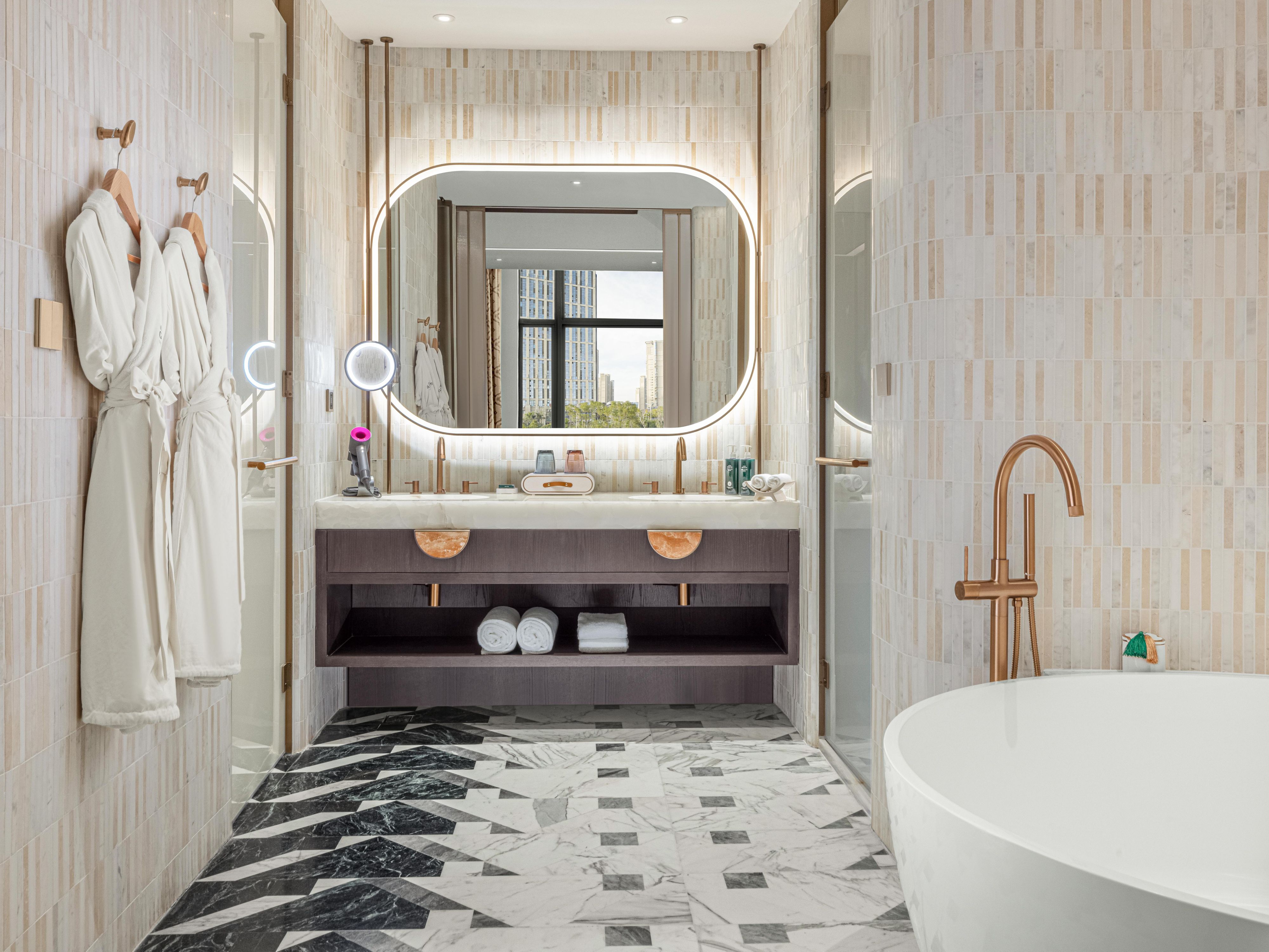 Indigo One Bed Executive Suite bathroom
