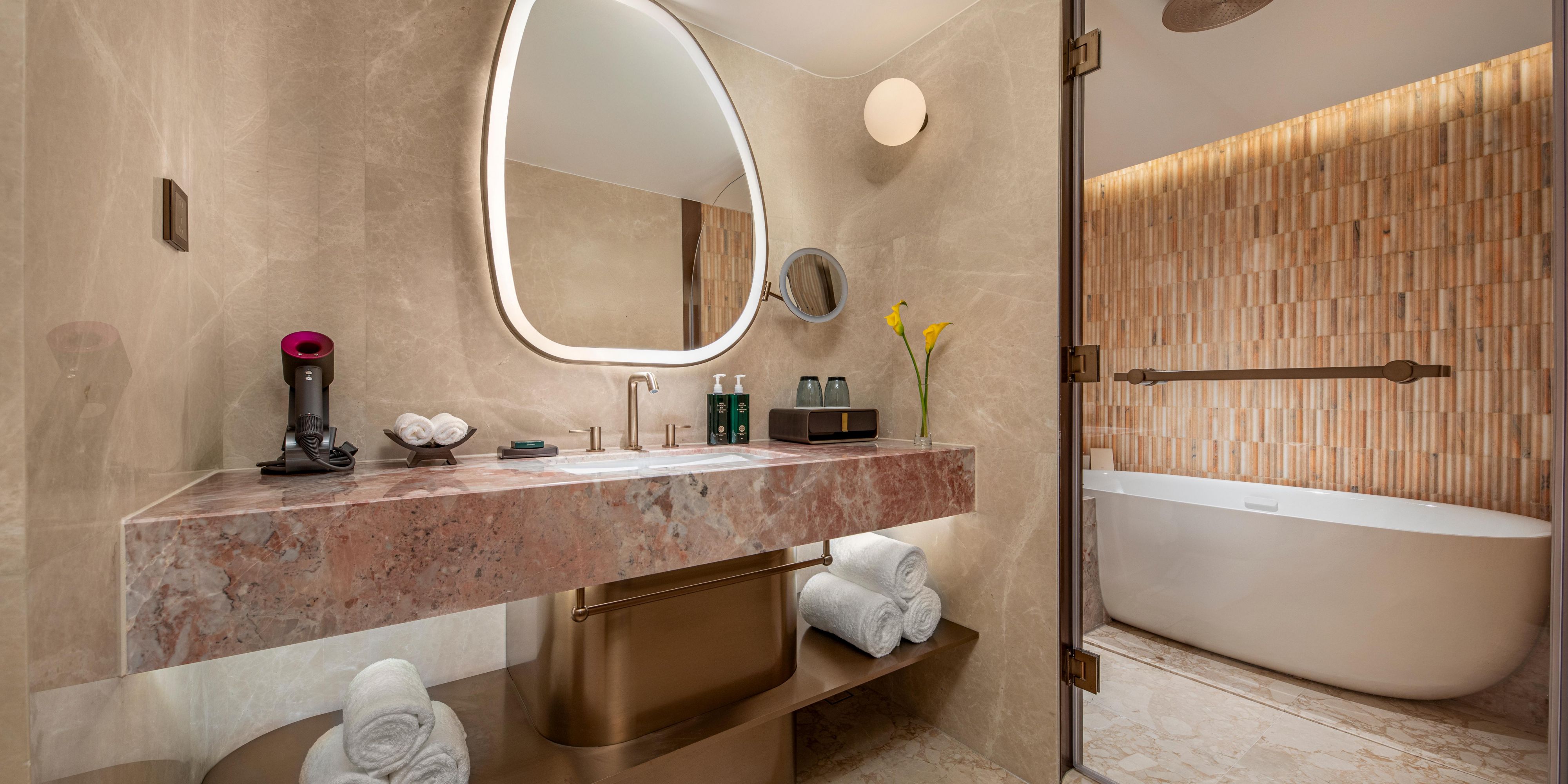 1 King 1 Bedroom Suite Loft
