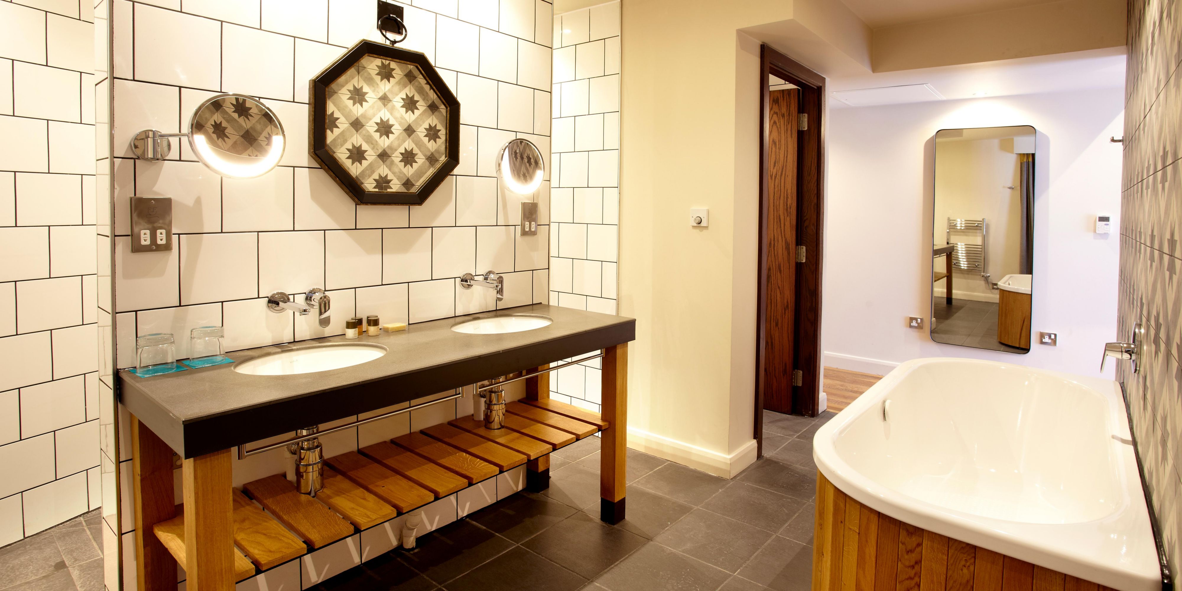 King Bed Premium Room with Bath and Shower